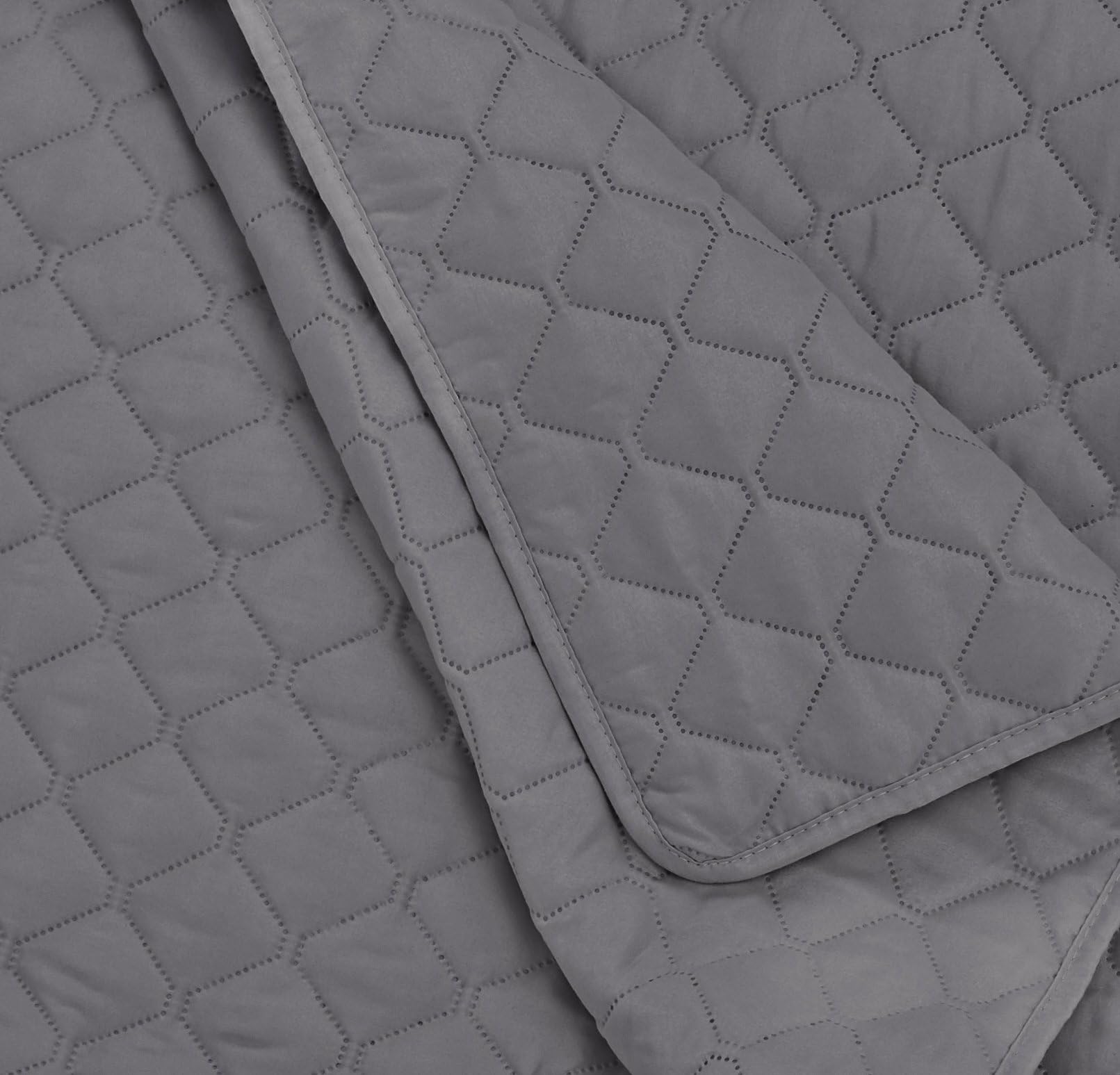 Amazon Basics Oversized Quilted Bedspread, Dark Gray Diamond Pattern, 220 x 240 cm - Perfect for King Size Beds, Guest Rooms & Cozy Bedroom Decor