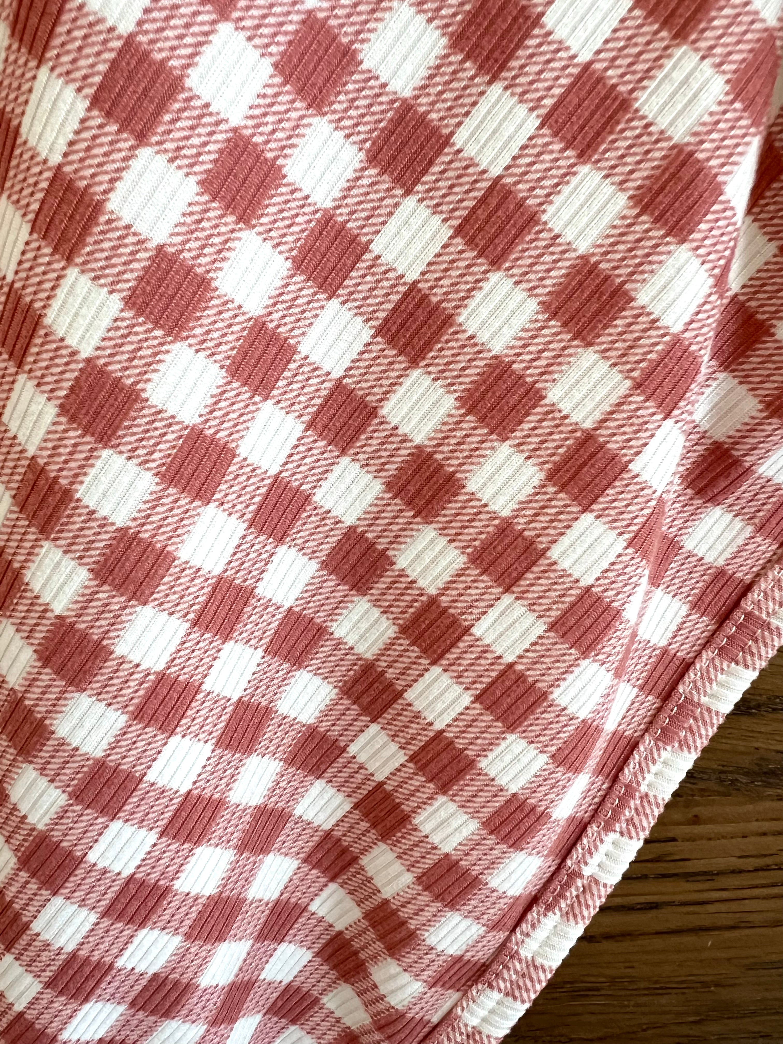Stylish Mauve Gingham Print Fabric - Perfect for DIY Dresses, Home Decor & Craft Projects