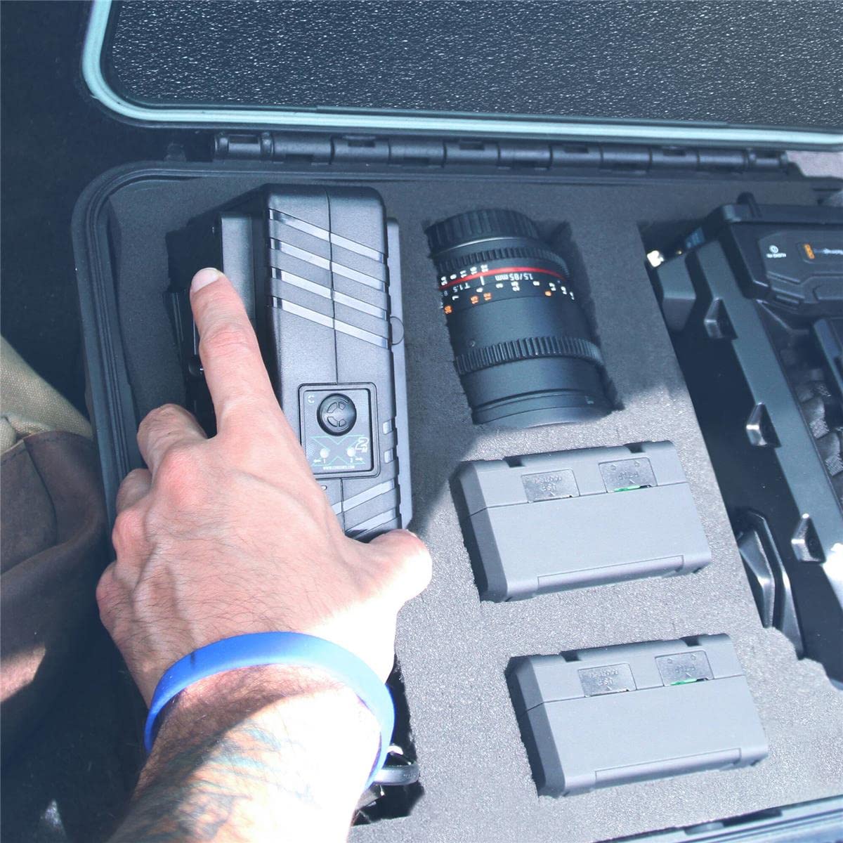 Super Compact V-Mount Fast Charger for Cameras - 100W PD Quick Charge, Lightweight & Portable Battery Charger for Sony NP-F, DSLR, Mirrorless - Perfect for Travel, Vlogging & Outdoor Photography