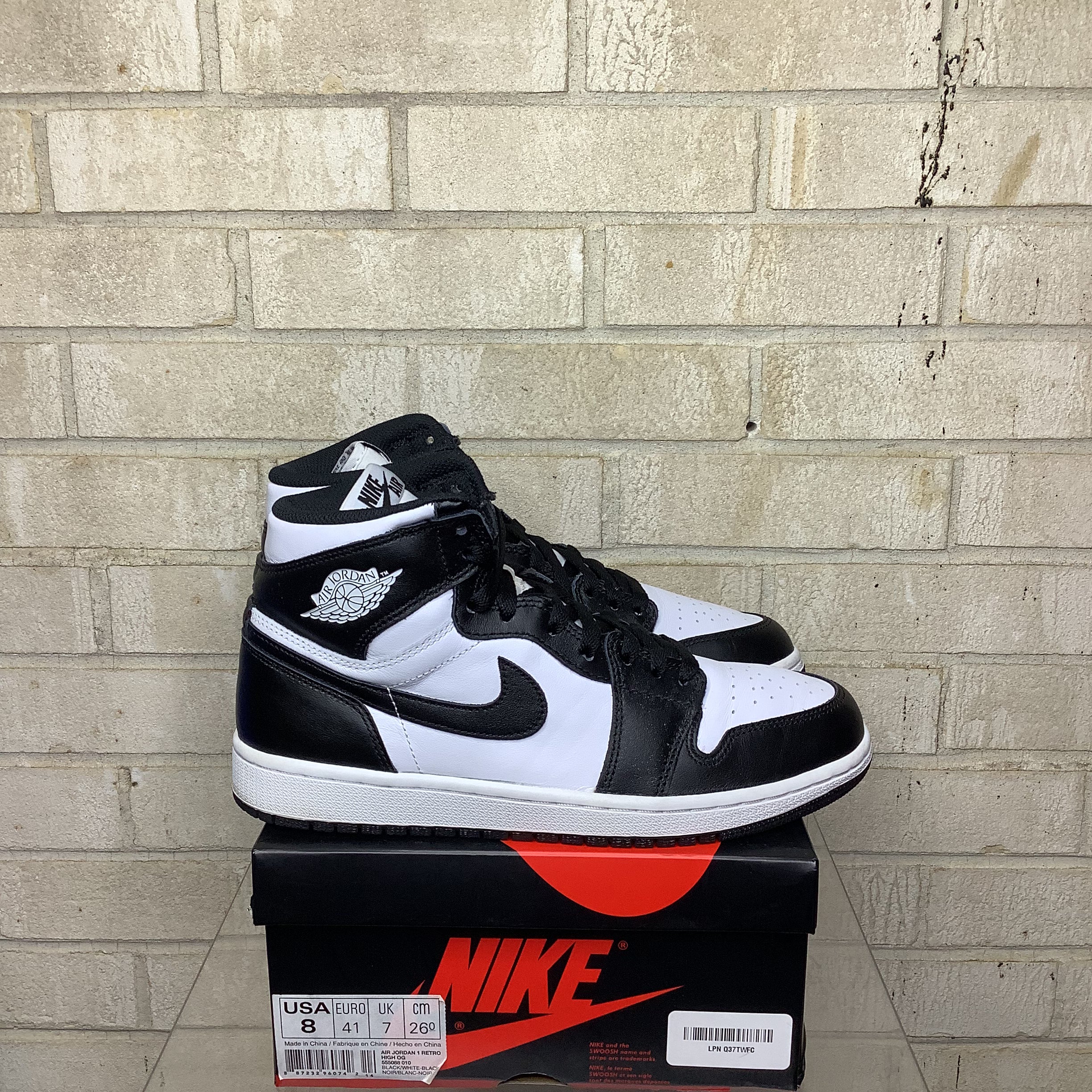 Original Air Jordan 1 Retro High OG 'Black/White' Men's Basketball Shoes Size 8 (555088-010) - Classic Sneakers for Streetwear, Casual & Sports Fashion