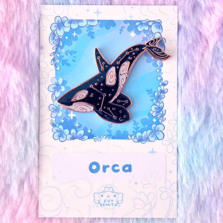 Arctic Orca Glitter Enamel Pin - Cute Whale Brooch for Backpacks, Jackets & Gifts - Perfect for Animal Lovers & Ocean Themed Accessories