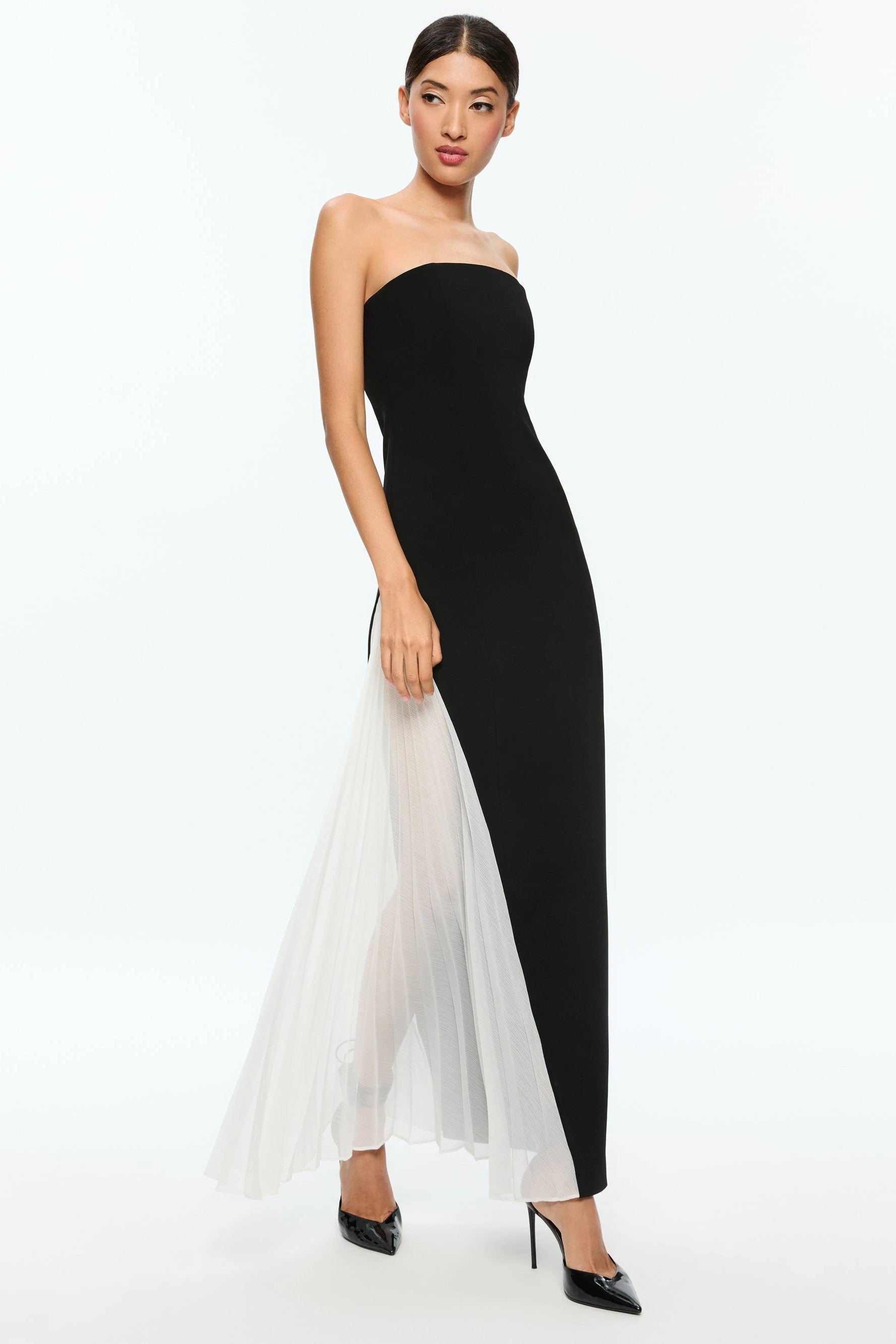 Alice & Olivia Retha Strapless Maxi Dress with Pleated Godet - Elegant Formal Gown for Weddings, Prom & Evening Events | Women's Luxury Party Dress