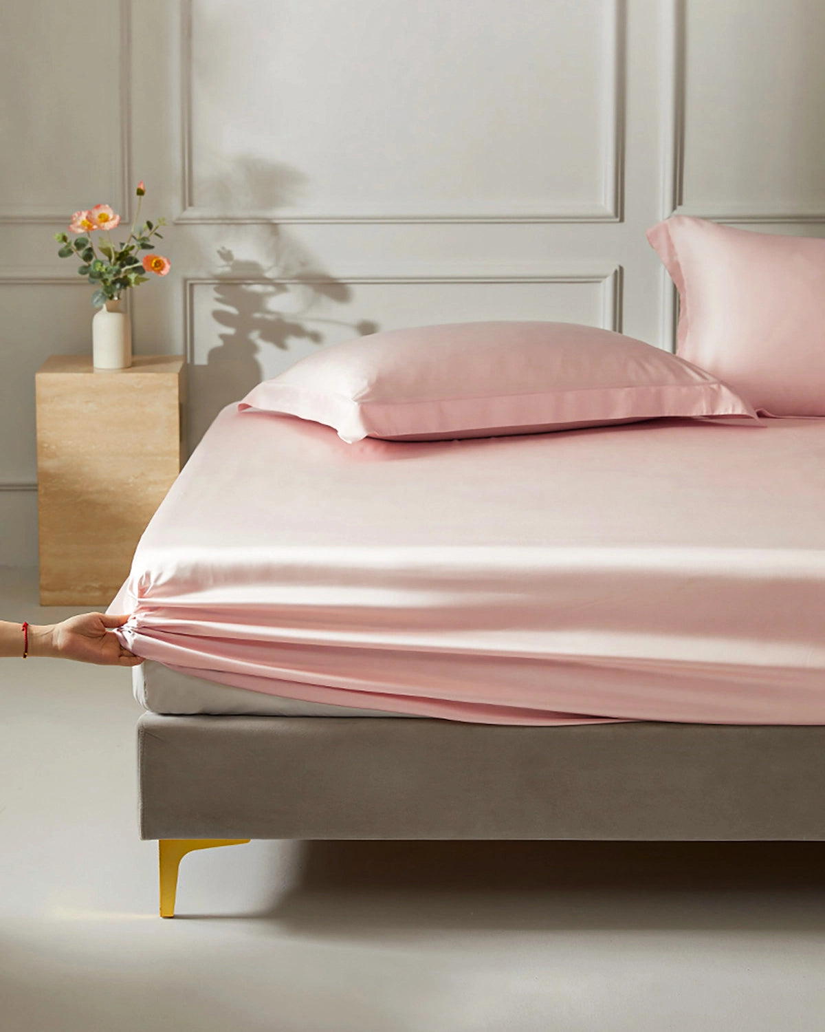 25 Momme 100% Pure Mulberry Silk Fitted Sheet - Queen Size, Hypoallergenic & Breathable for Luxurious Sleep - Perfect for Master Bedrooms, Guest Rooms & Hotels