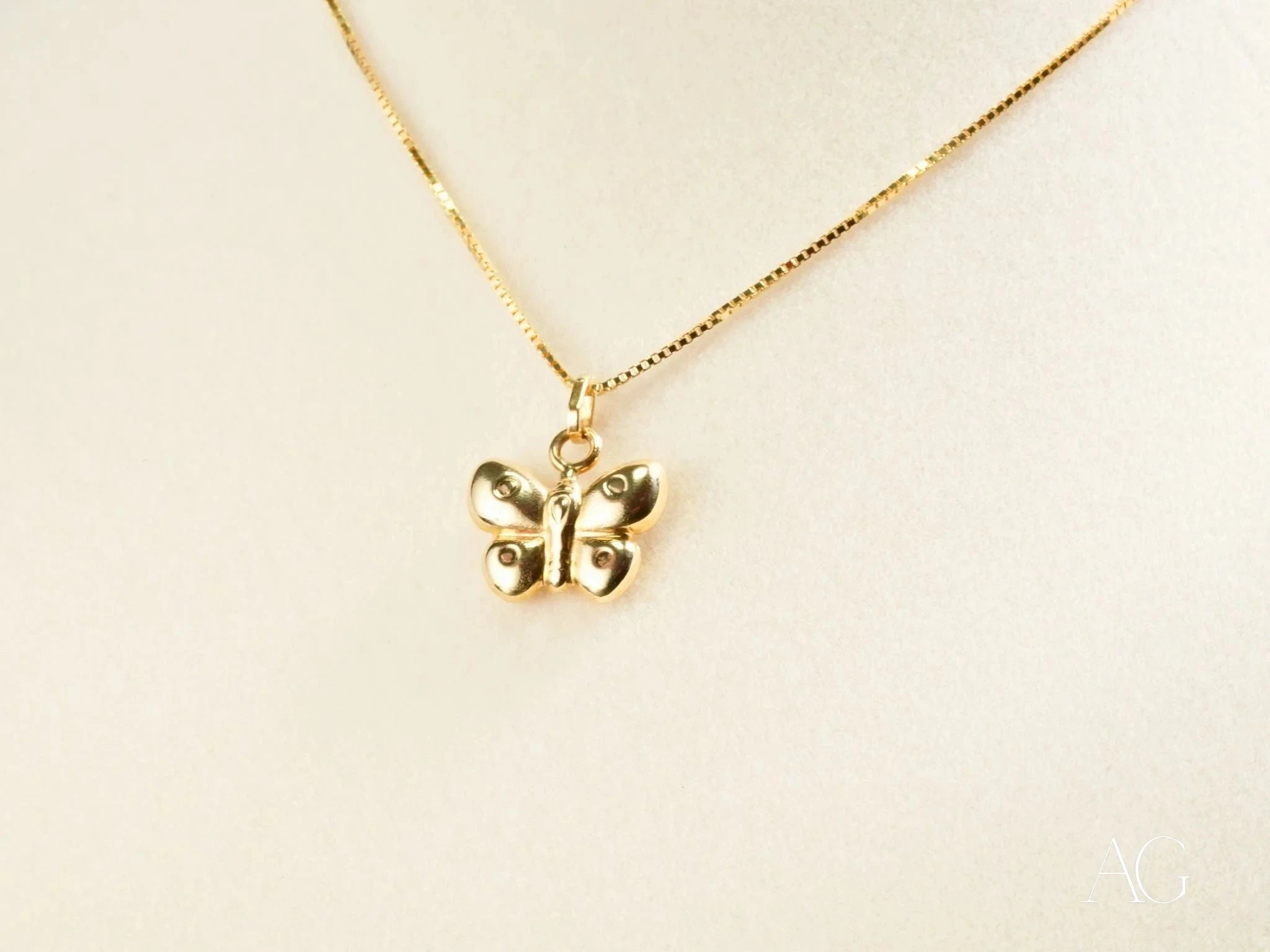 Golden Wings Butterfly Pendant Necklace - Elegant Jewelry Gift for Women - Perfect for Valentine's Day, Anniversary & Special Occasions