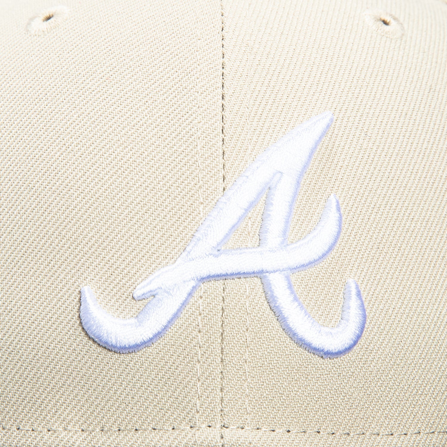 New Era 59Fifty Atlanta Braves Baseball Cap - Adjustable Snapback Hat in Stone & Navy Colors | Perfect for MLB Games, Sports Events & Casual Streetwear Fashion