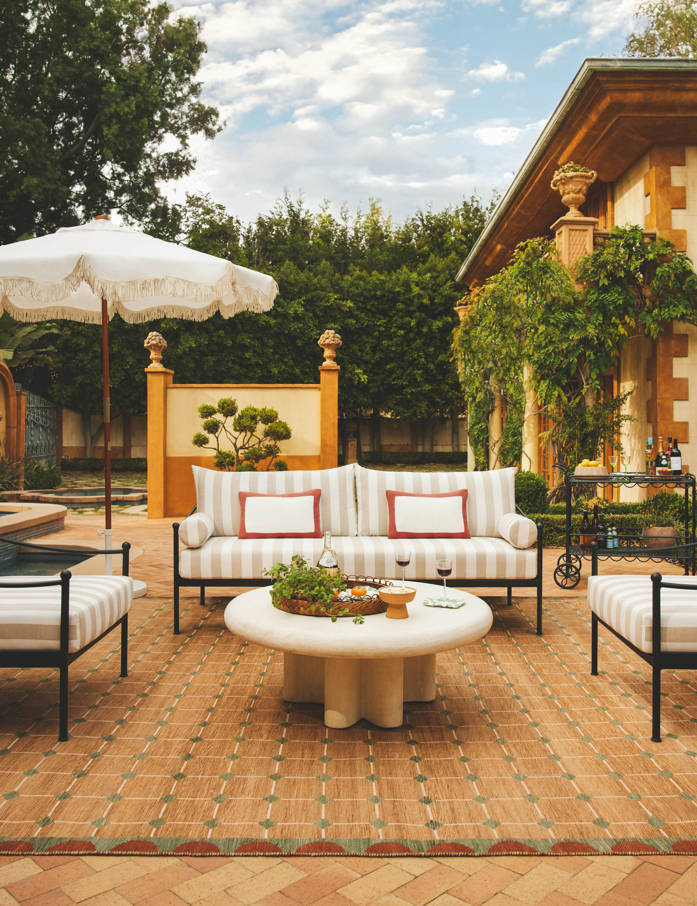 Premium Crawford Indoor/Outdoor Rug - Waterproof, Durable & Stylish for Patio, Deck, Garden, or Living Room Decor