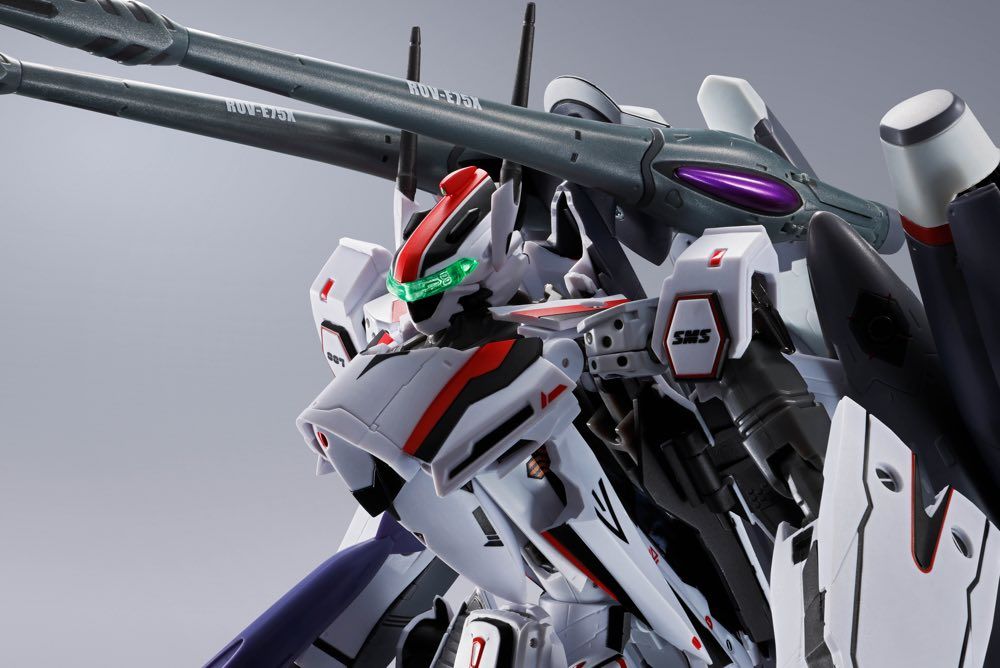 Bandai DX Chogokin VF-25F Tornado Messiah Valkyrie Action Figure - Macross Frontier Alto Saotome Ver. | Collectible Anime Robot Toy for Display & Play | Perfect for Fans & Model Enthusiasts