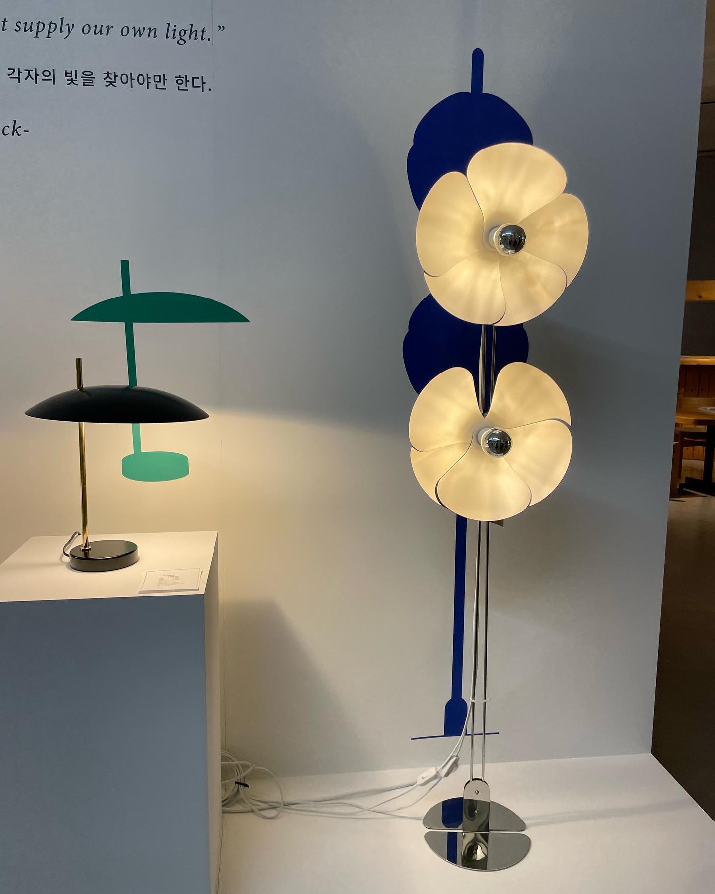 Modern Flower Floor Lamp for Living Room - Elegant Home Decor Lighting for Bedroom, Office & Lounge - Adjustable Brightness & Warm White Light