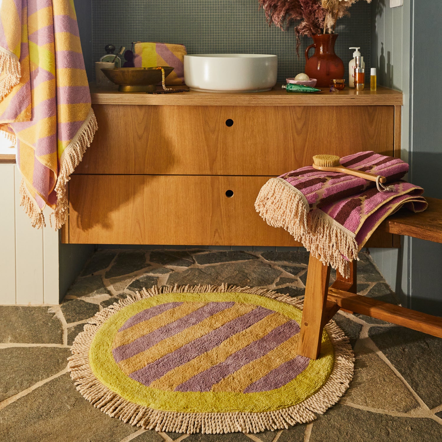 Premium Jarita Bath Mat - Soft, Absorbent & Non-Slip Mauve Bathroom Rug for Showers & Bathtubs - Perfect for Modern Bathrooms & Spa-Like Comfort