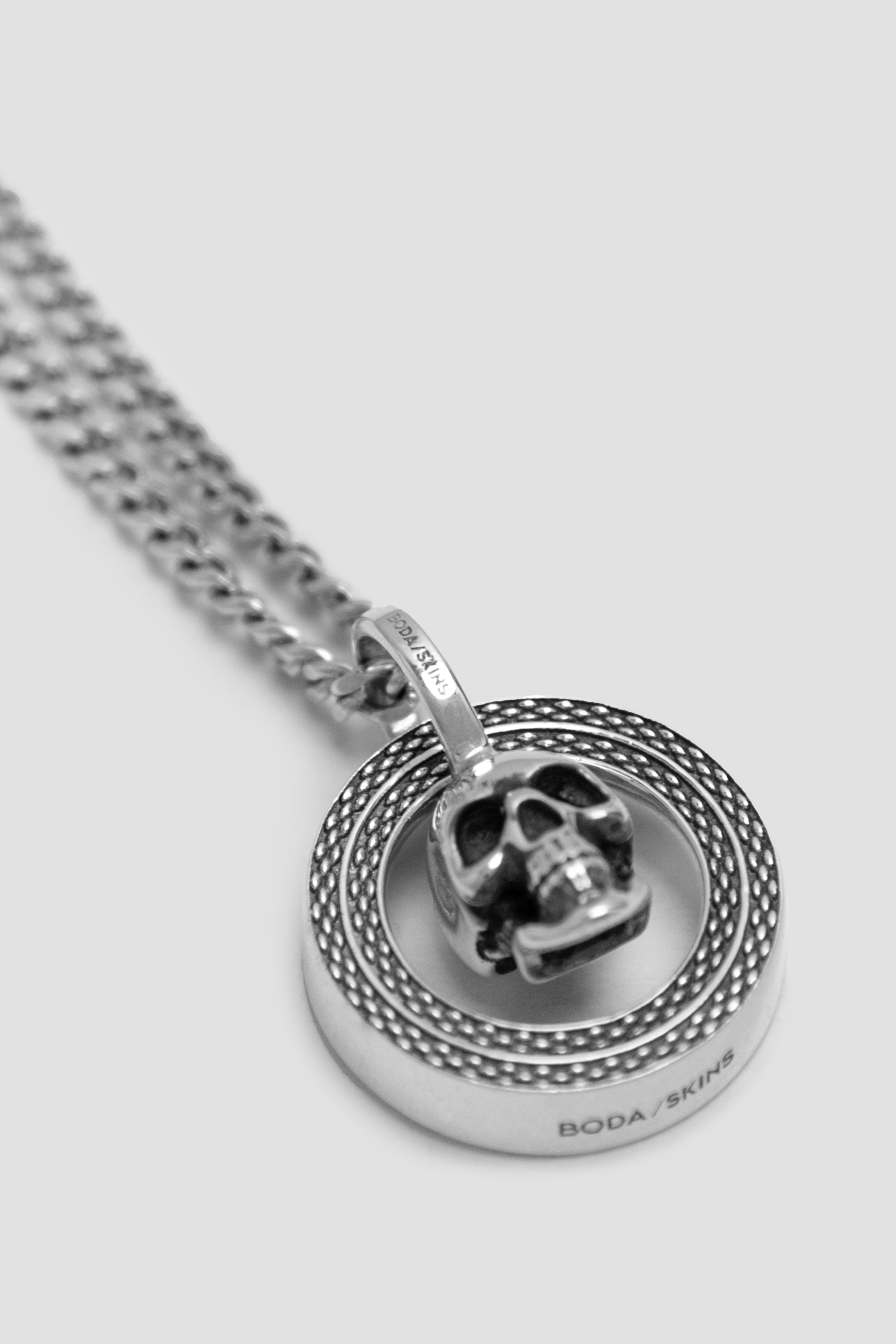 Stylish Modular Skull Pendant with Adjustable Chain - Gothic Jewelry for Men & Women | Perfect for Halloween, Punk Fashion & Gift Giving