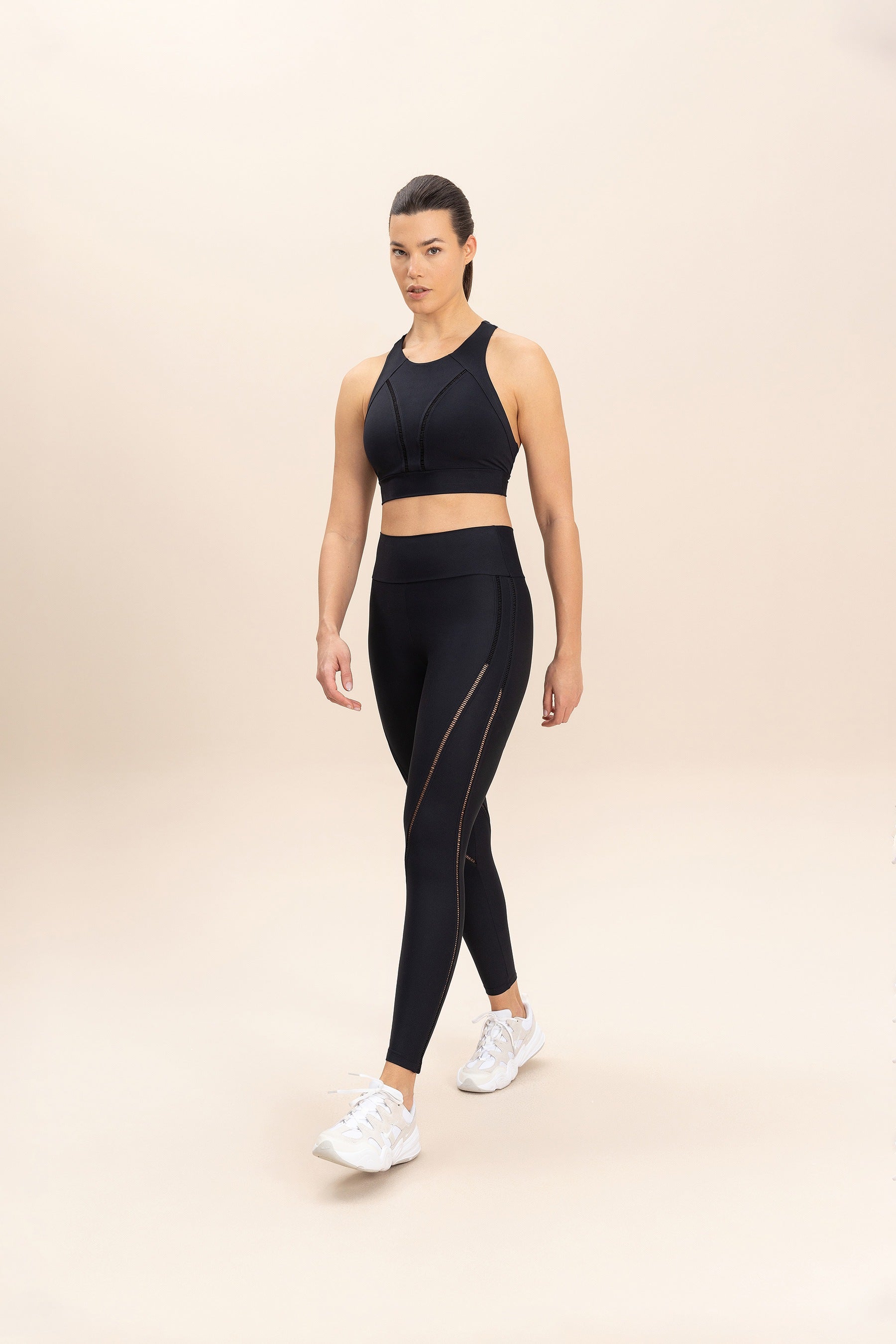 Form Hydefit® Adaptiv Sports Bra - High Support Workout Bra for Women - Perfect for Running, Yoga & Gym Training