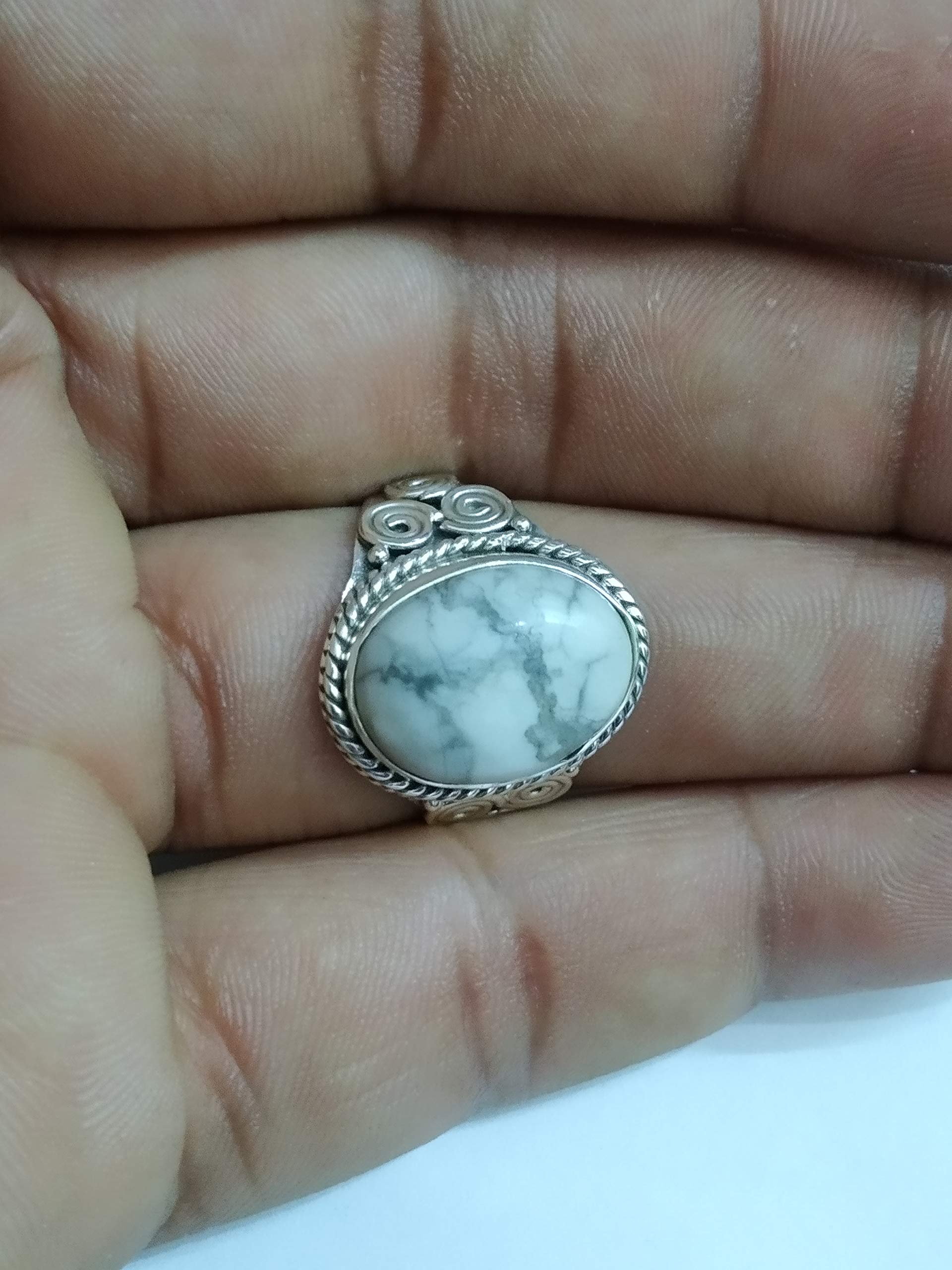 White Howlite Ring - Sterling Silver Bohemian Jewelry with Turquoise Howlite, Promise & Buffalo Ring - Vintage Style Healing Crystal Gypsy Ring for Bridesmaids Gift & Spiritual Healing | Perfect for Boho Fashion, Meditation & Special Occasions