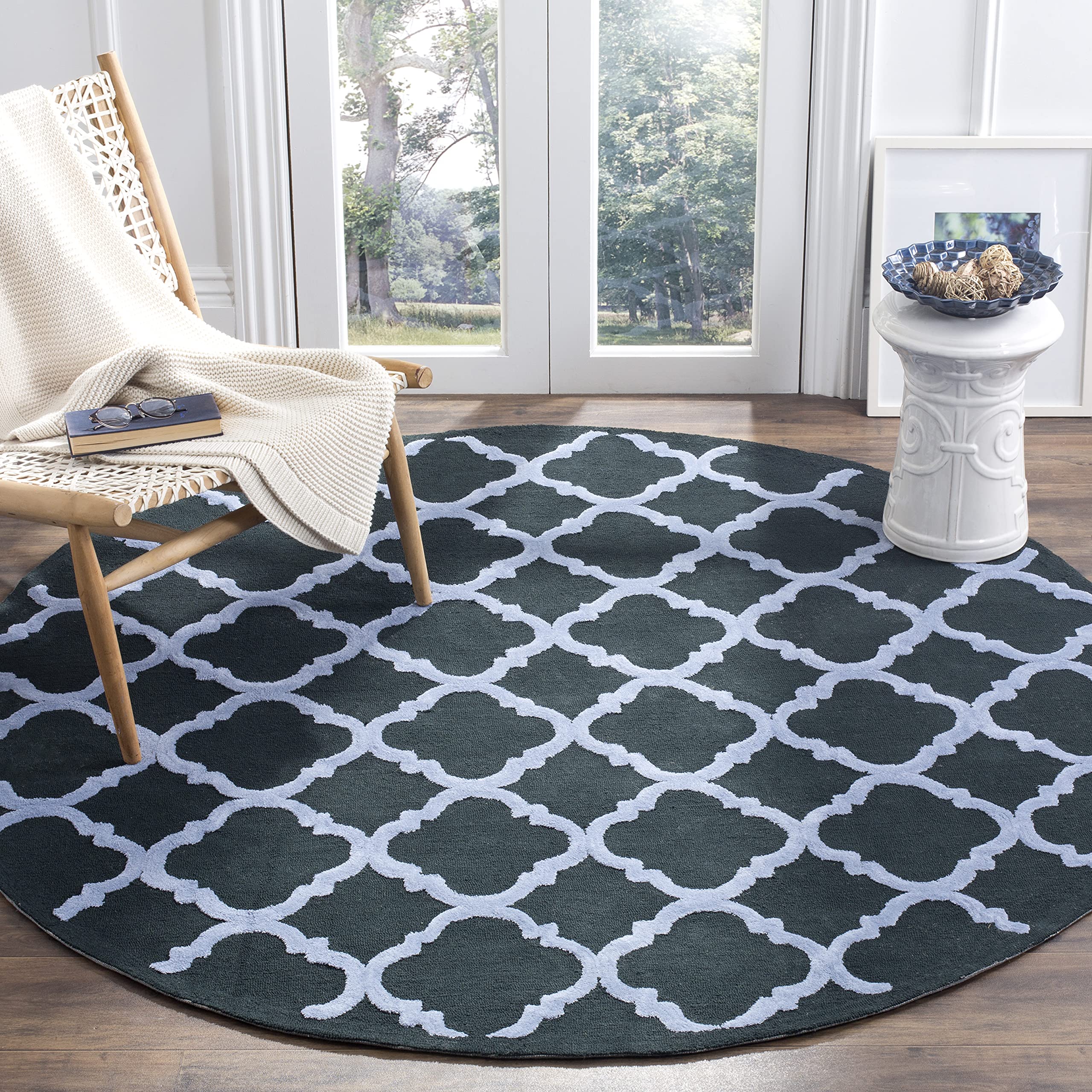 SAFAVIEH Newport Collection 6' Round Black/Blue NPT430B Handmade Trellis Cotton Area Rug - Perfect for Living Room, Bedroom & Home Decor