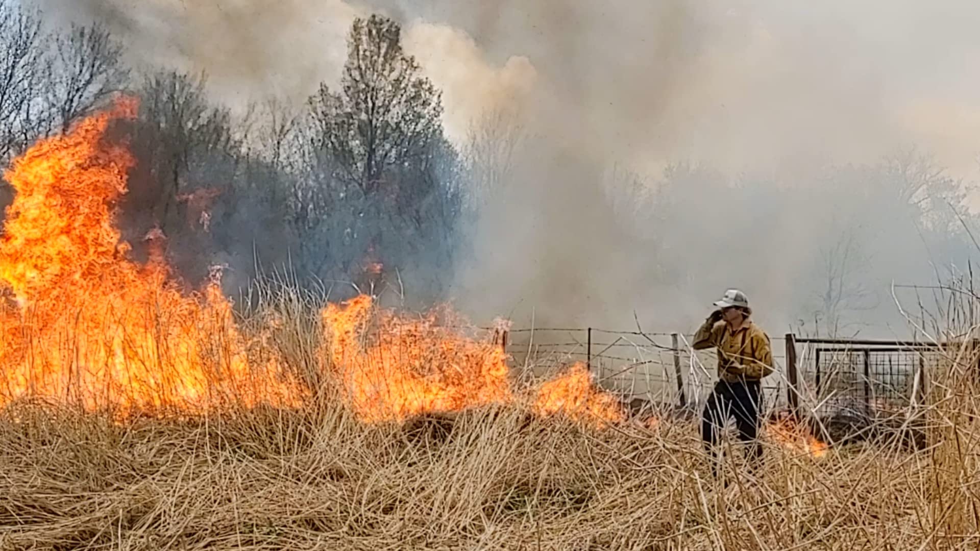 Komodo Home Fire Prevention - 5 Gallons Pre-Mixed Advanced Wildfire Protection, Ready-to-Use Defensible Space Fire Retardant - Made in USA - Protect Your Home from Wildfires with Easy Application for Yards, Gardens, and Property Perimeters