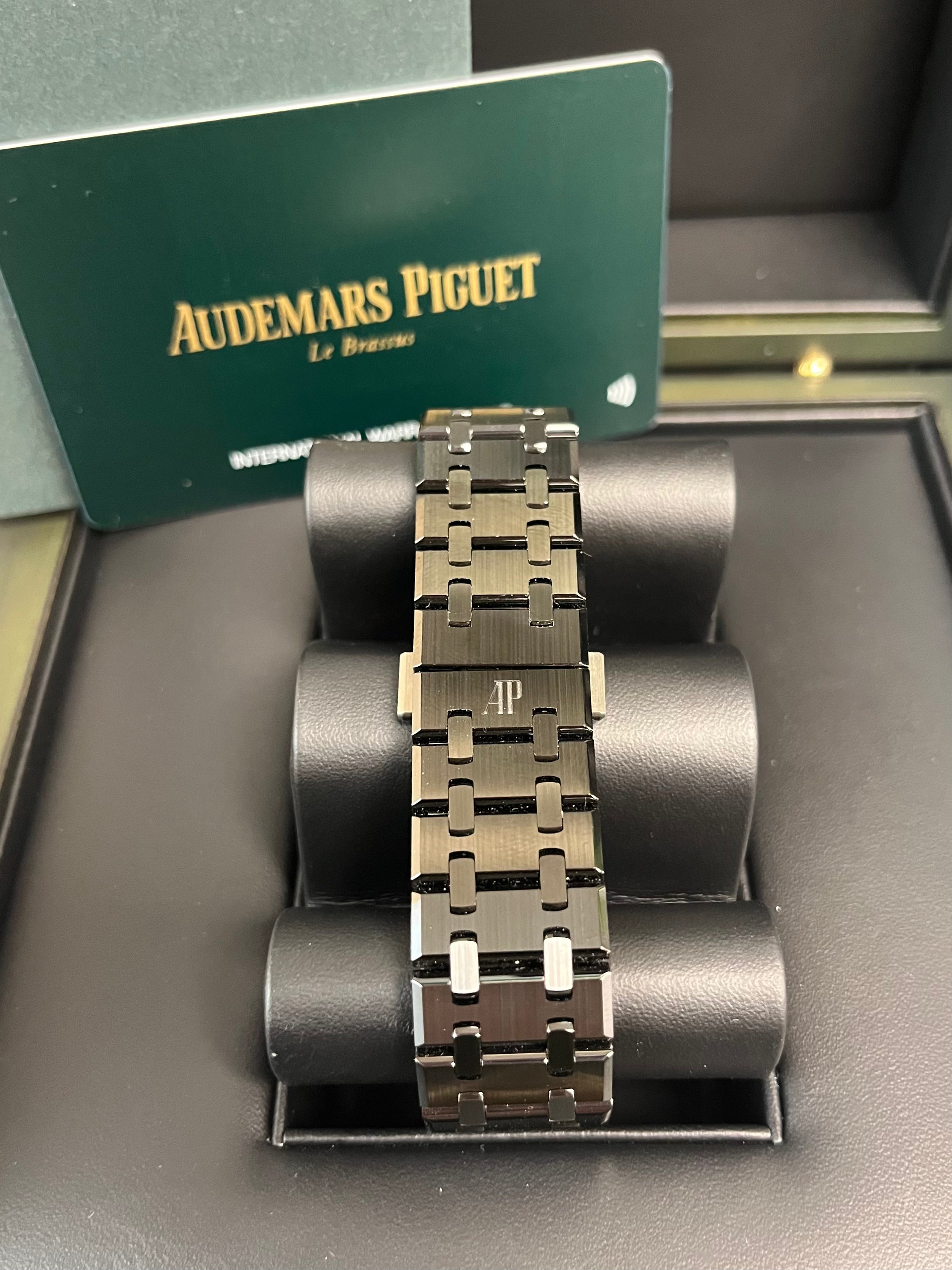 Audemars Piguet Royal Oak Chronograph 41mm Ceramic Men's Watch 26240CE.OO.1225CE.01 - Luxury Swiss Automatic Timepiece for Business & Formal Occasions