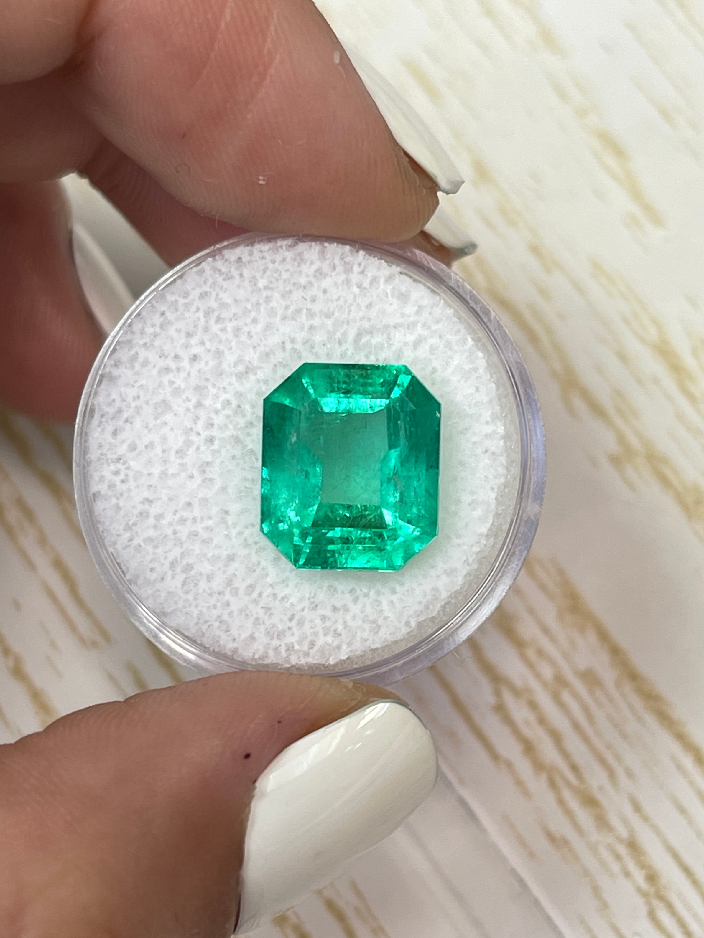 8.51 Carat 13x11mm Natural Colombian Emerald Gemstone - Classic Emerald Cut Loose Stone for Jewelry Making, Engagement Rings & Luxury Gifts