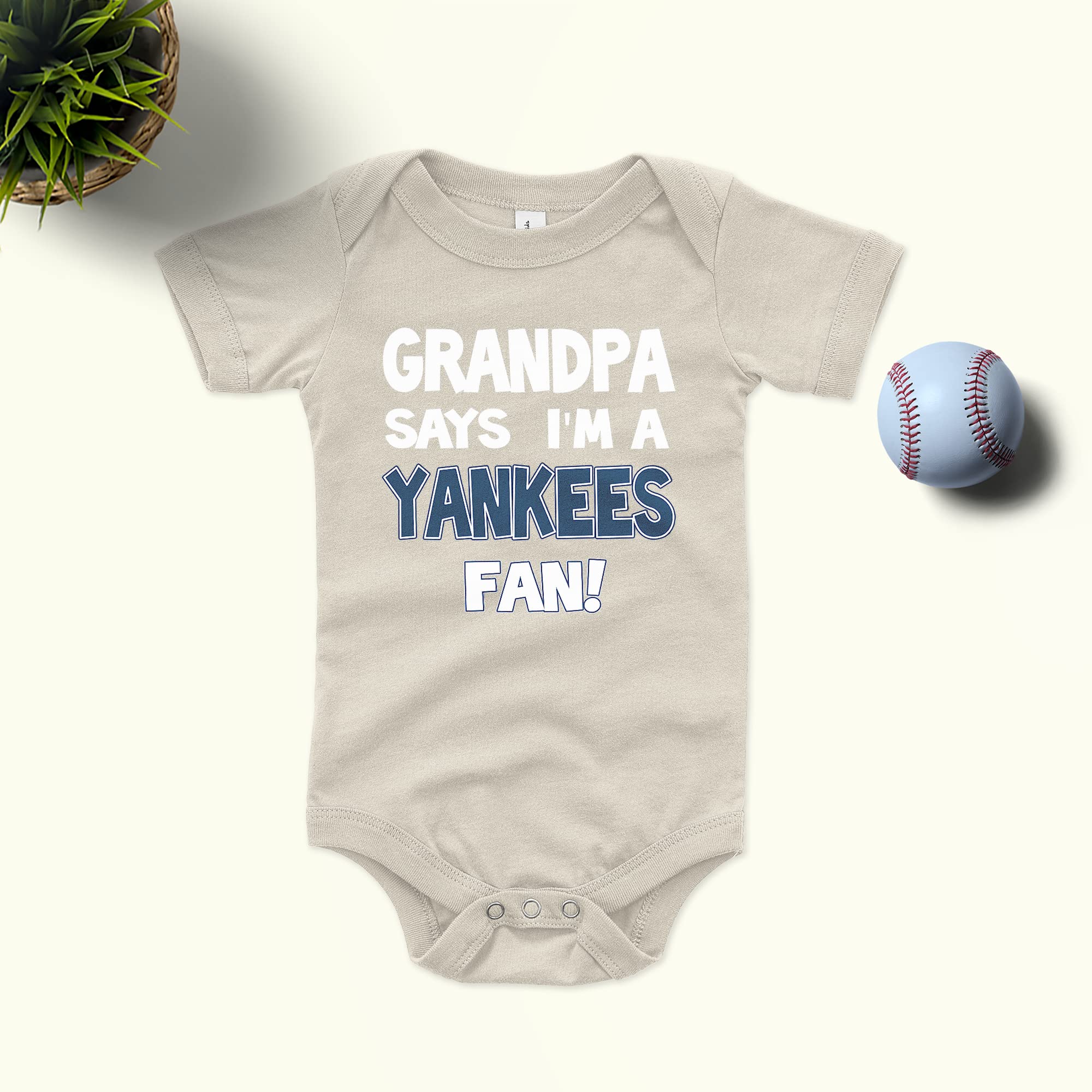 New York Yankees Fan Baby Bodysuit - Cute Grandpa Says I'm a Yankees Fan Onesie for Infants & Toddlers - Perfect for Baseball Games, Family Photos & Fan Gifts