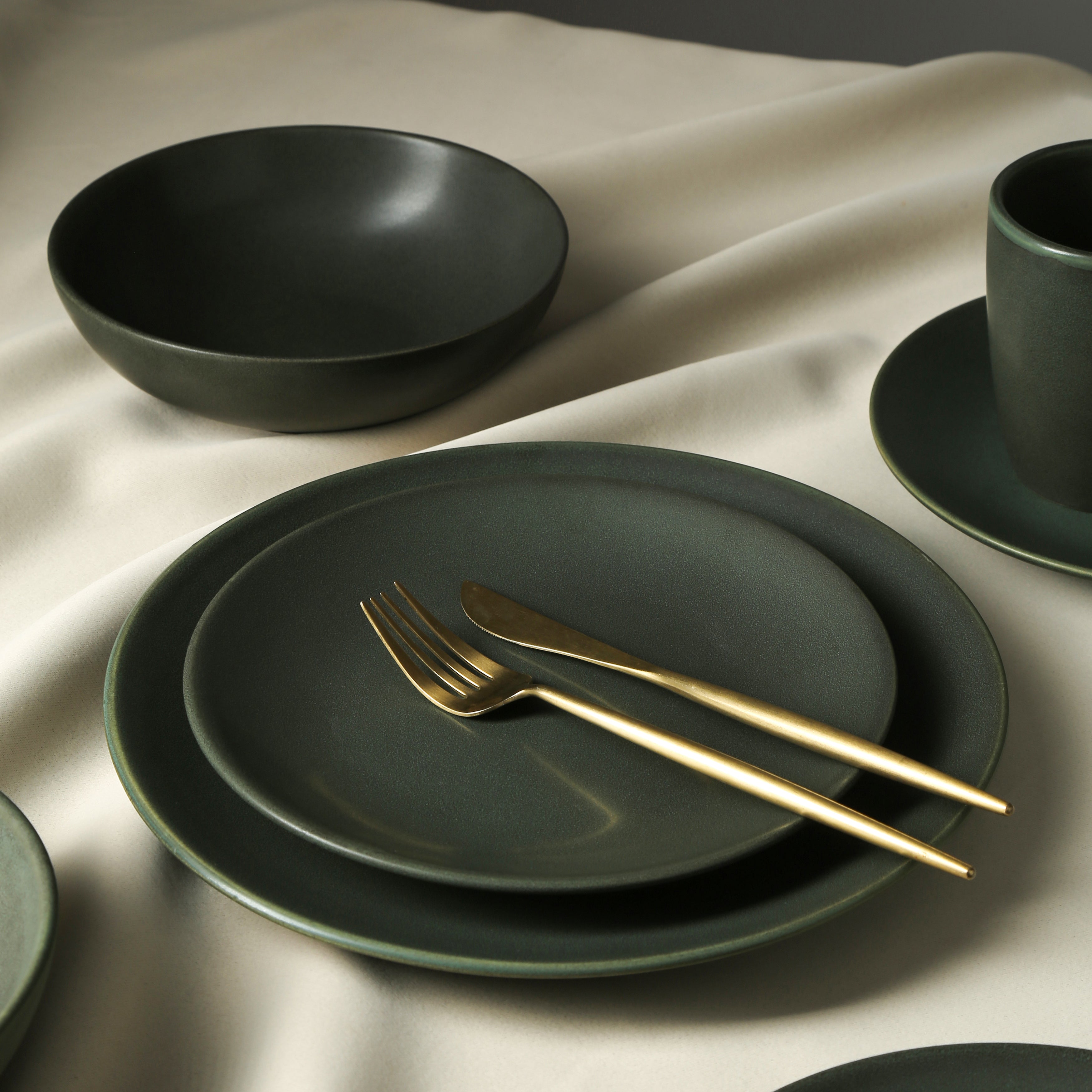 Premium Grao Stoneware Dinnerware Set - Eco-Friendly Green Dinner Plates, Bowls & Mugs - Perfect for Family Dinners, Restaurant Use & Special Occasions
