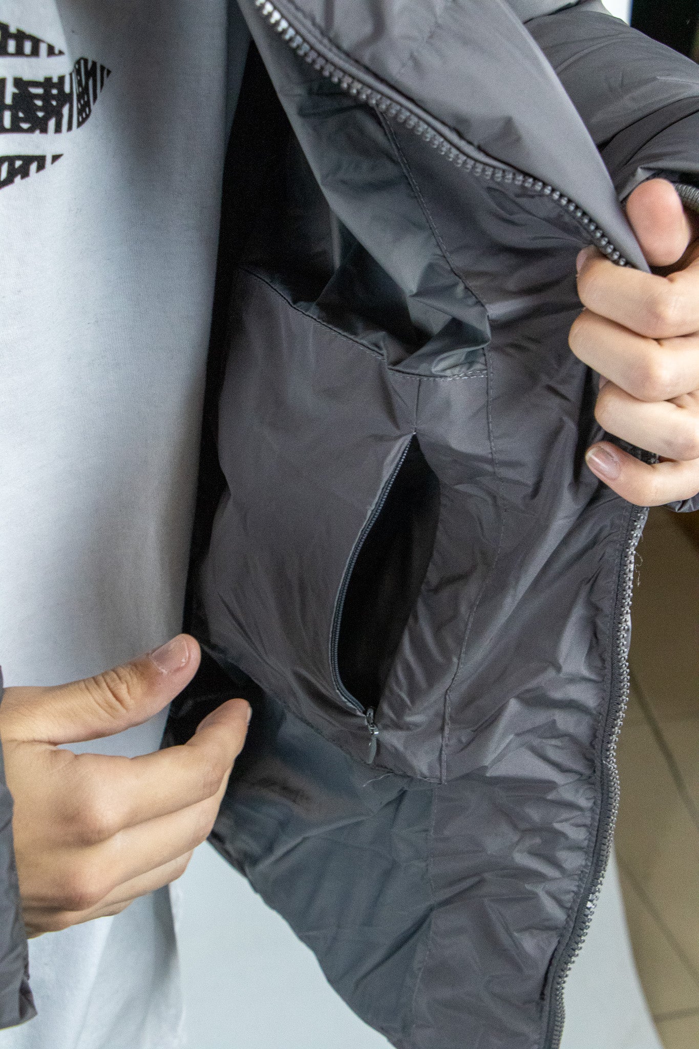DC Men's Dark Gray Puffer Jacket - Lightweight Warm Winter Coat for Outdoor Activities & Casual Wear