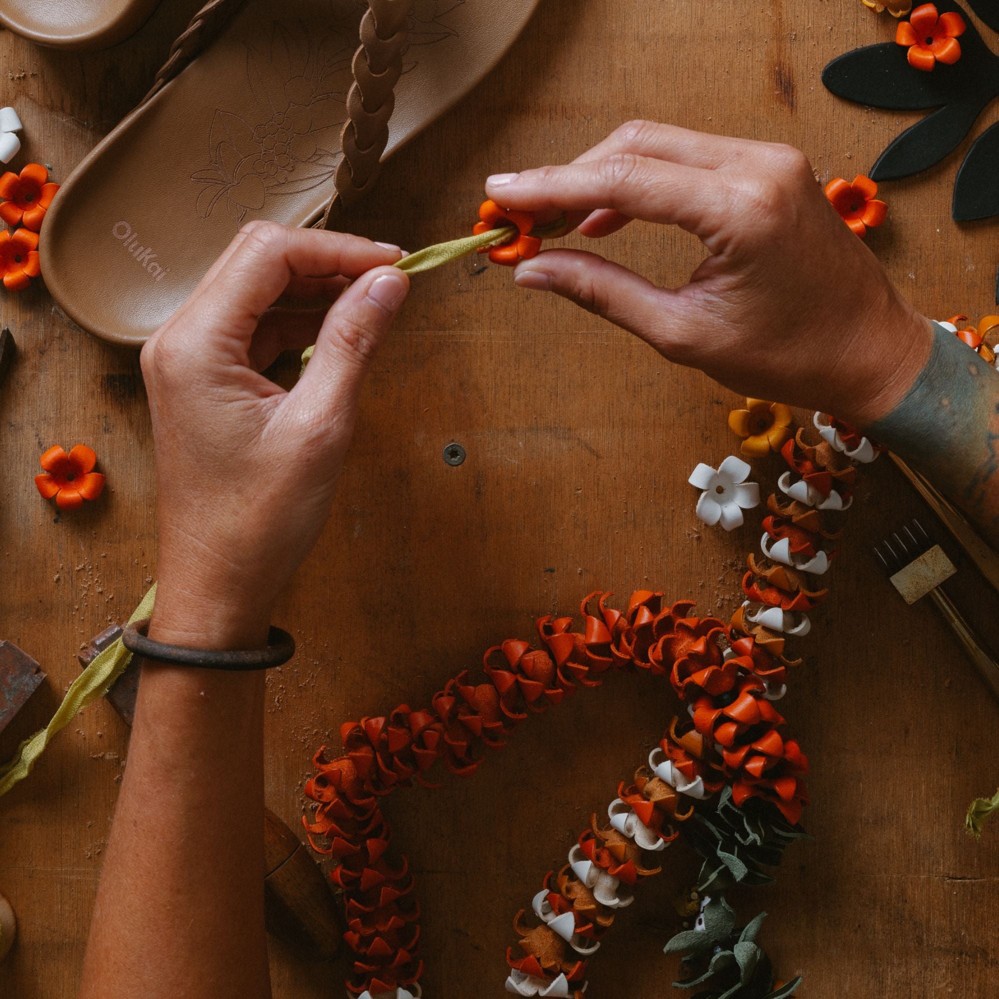 Hawaiian Puakenikeni Flower Leather Lei - Traditional Hawaiian Necklace for Women, Hula Dancers, Luau Party & Special Occasions