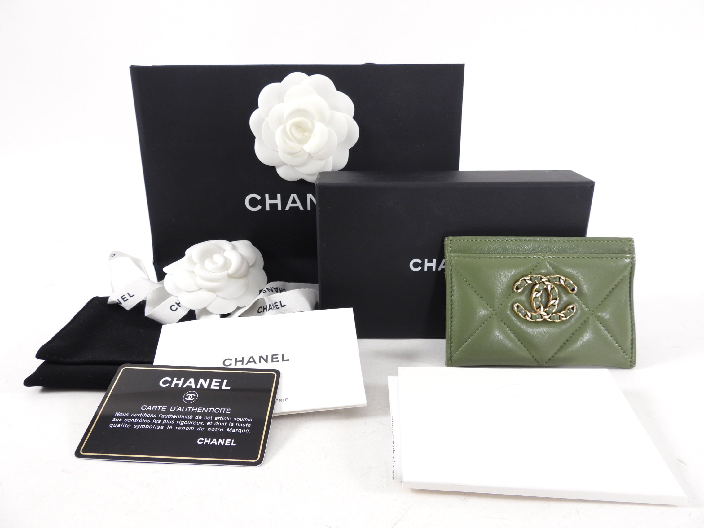 Chanel 21B Green Quilted Leather Card Holder Wallet - Luxury Designer O-Case for Credit Cards & Cash - Perfect for Everyday Use, Travel & Gifting