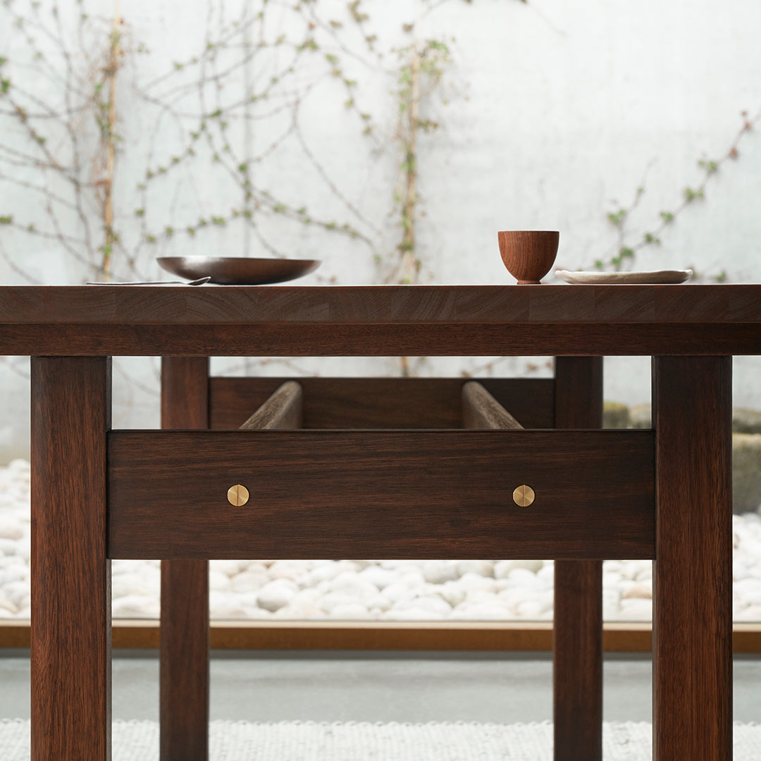 BM0698 Asserbo Modern Dining Table - Solid Wood Kitchen Table for 6-8 People, Perfect for Family Gatherings & Dinner Parties