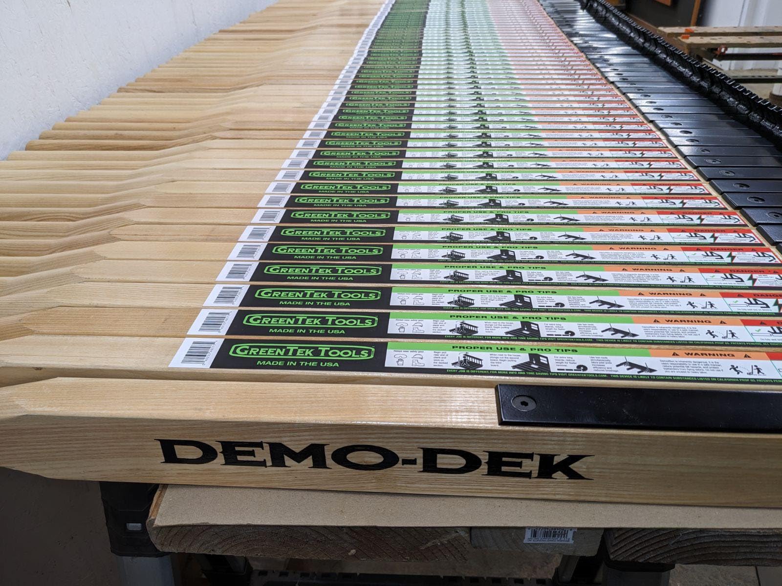 Demo-Dek Deck Removal Tool - Heavy Duty Deck Demolition Tool for Wood & Composite Decks | Perfect for DIY Home Renovation & Professional Contractors
