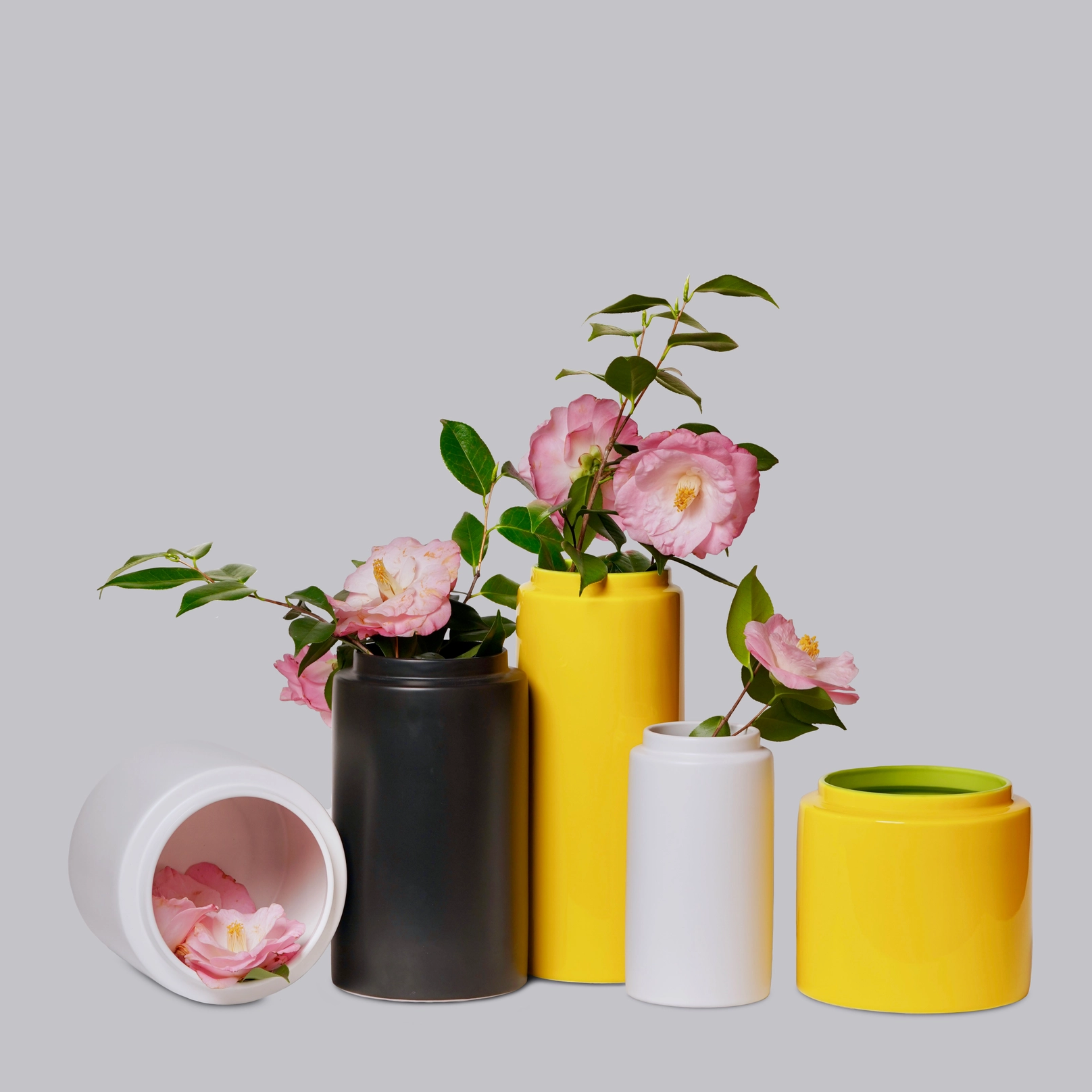 Elegant Black Agnes Porcelain Vase - Handcrafted Home Decor for Living Room, Dining Table & Wedding Centerpiece