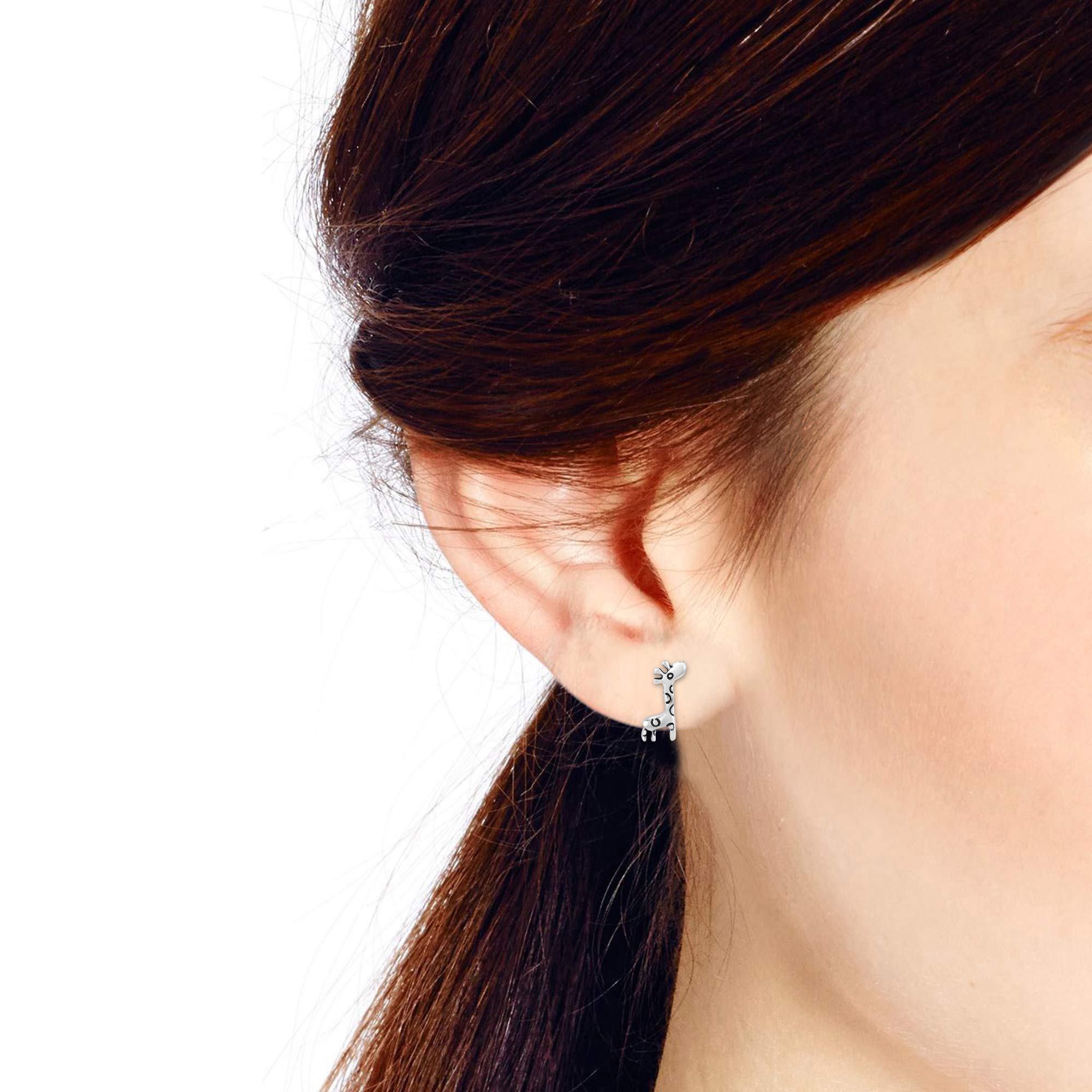 AeraVida .925 Sterling Silver Giraffe Stud Earrings for Women | Cute Animal Jewelry Gift | Perfect for Casual Wear, Office & Special Occasions