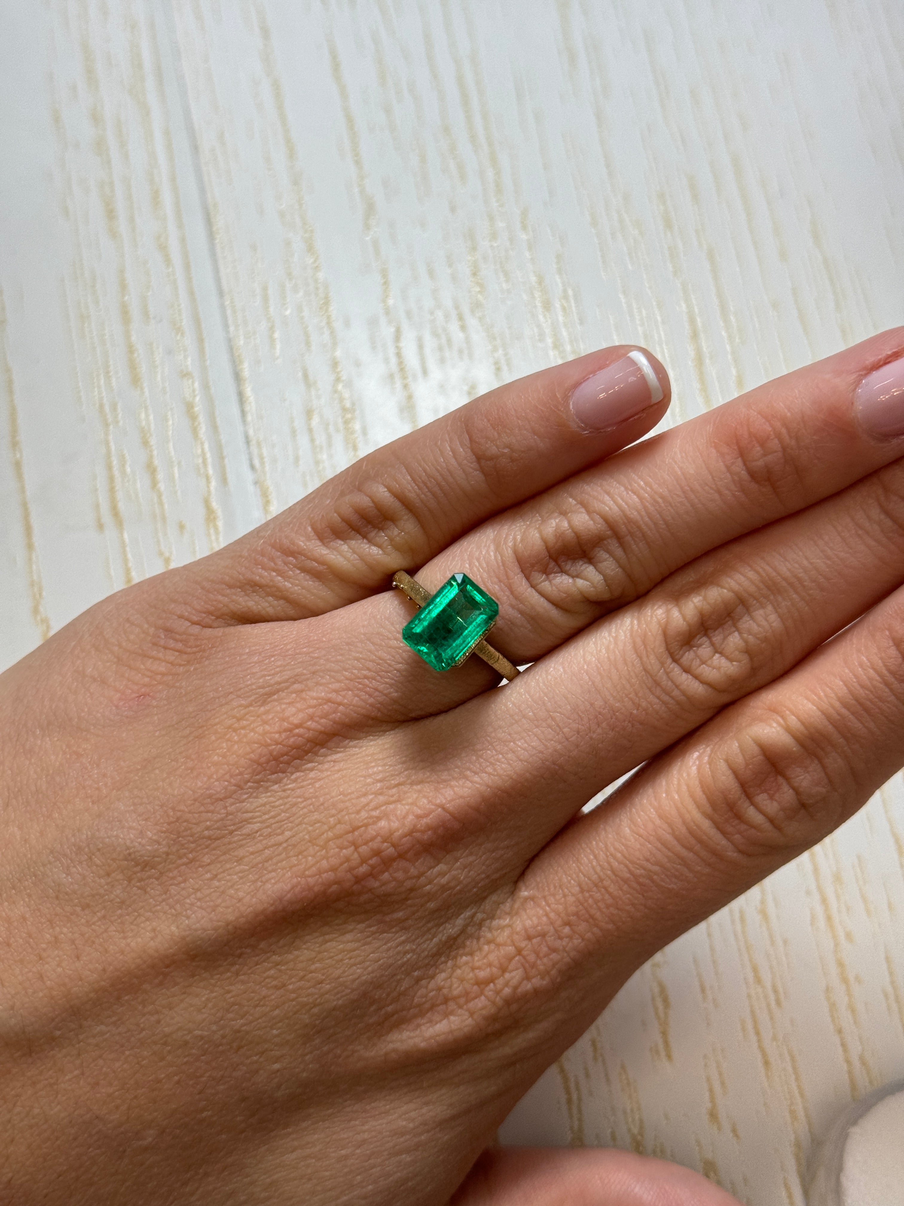 3.40 Carat GIA Certified Vivid Bluish Green Natural Loose Colombian Emerald - Elongated Emerald Cut Gemstone for Jewelry Making, Engagement Rings & Luxury Gifts