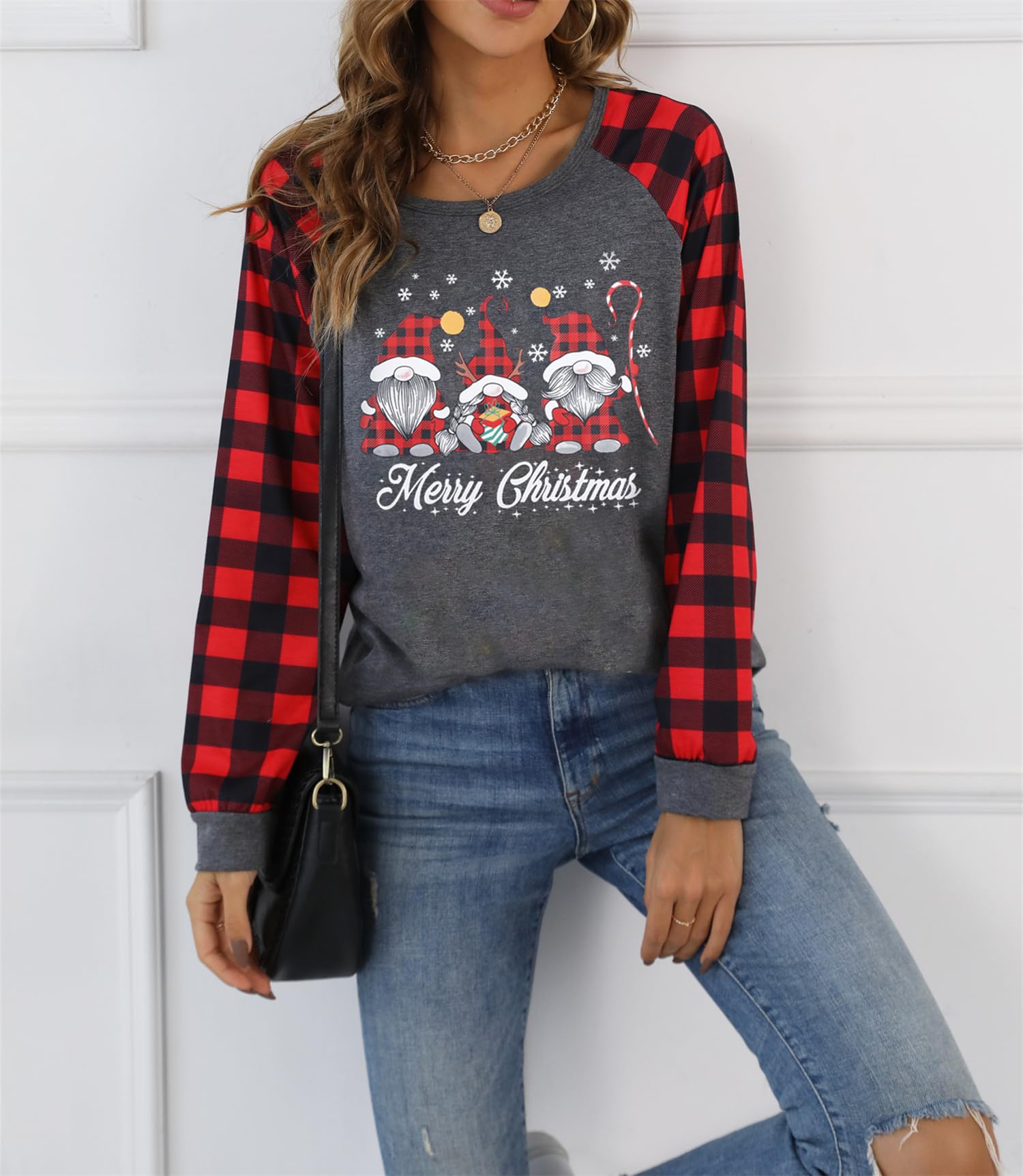 Women's Merry Christmas Shirts - Long Sleeve Plaid Raglan Graphic Tee for Holiday Movie Nights & Cozy Winter Gatherings