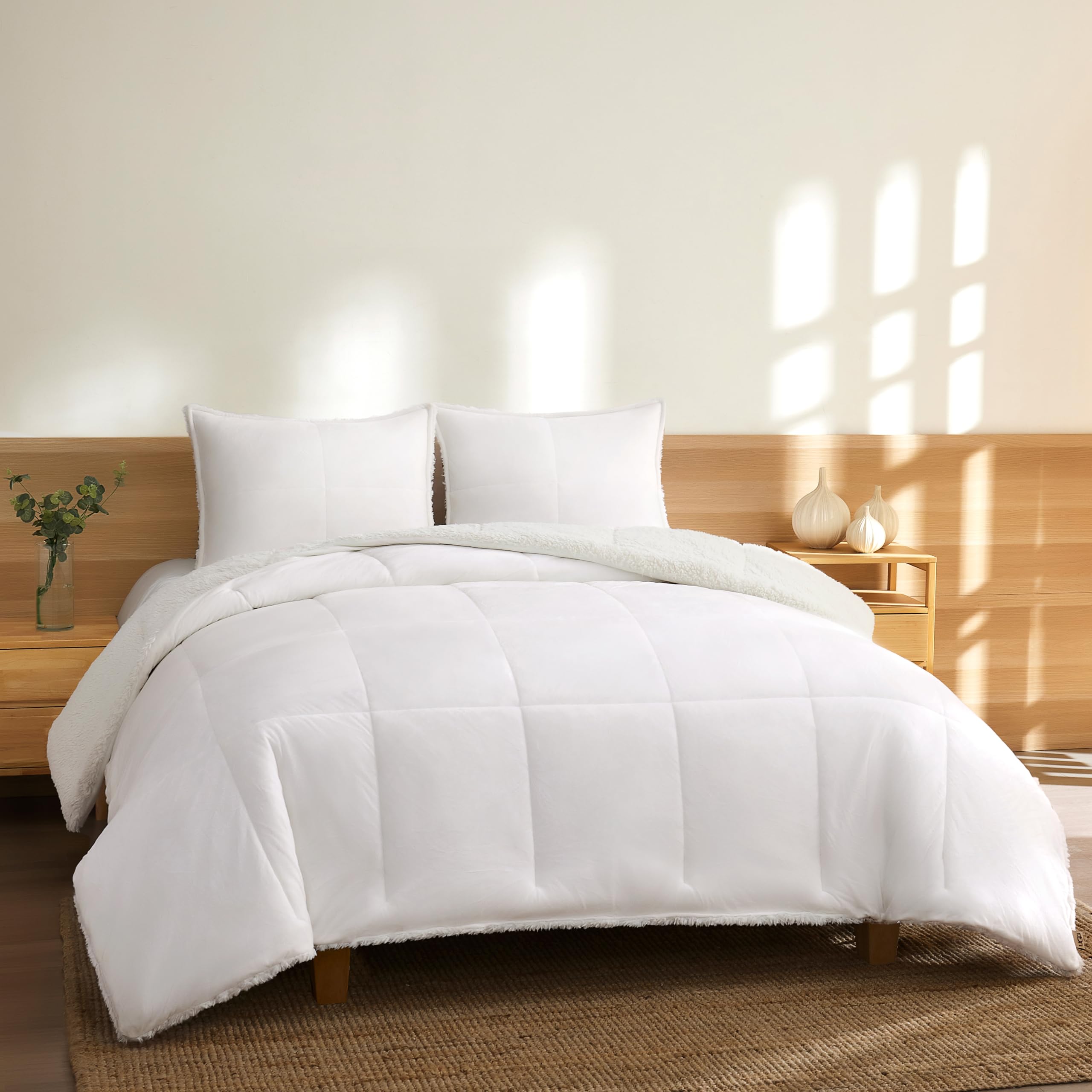 UGG Blissful Reversible Full/Queen Comforter Set - 2 Pillow Shams, Plush Fluffy White Snow Down Alternative Bedding | Hypoallergenic, Breathable & Ultra Warm | Perfect for Cozy Winter Nights & Bedroom Decor