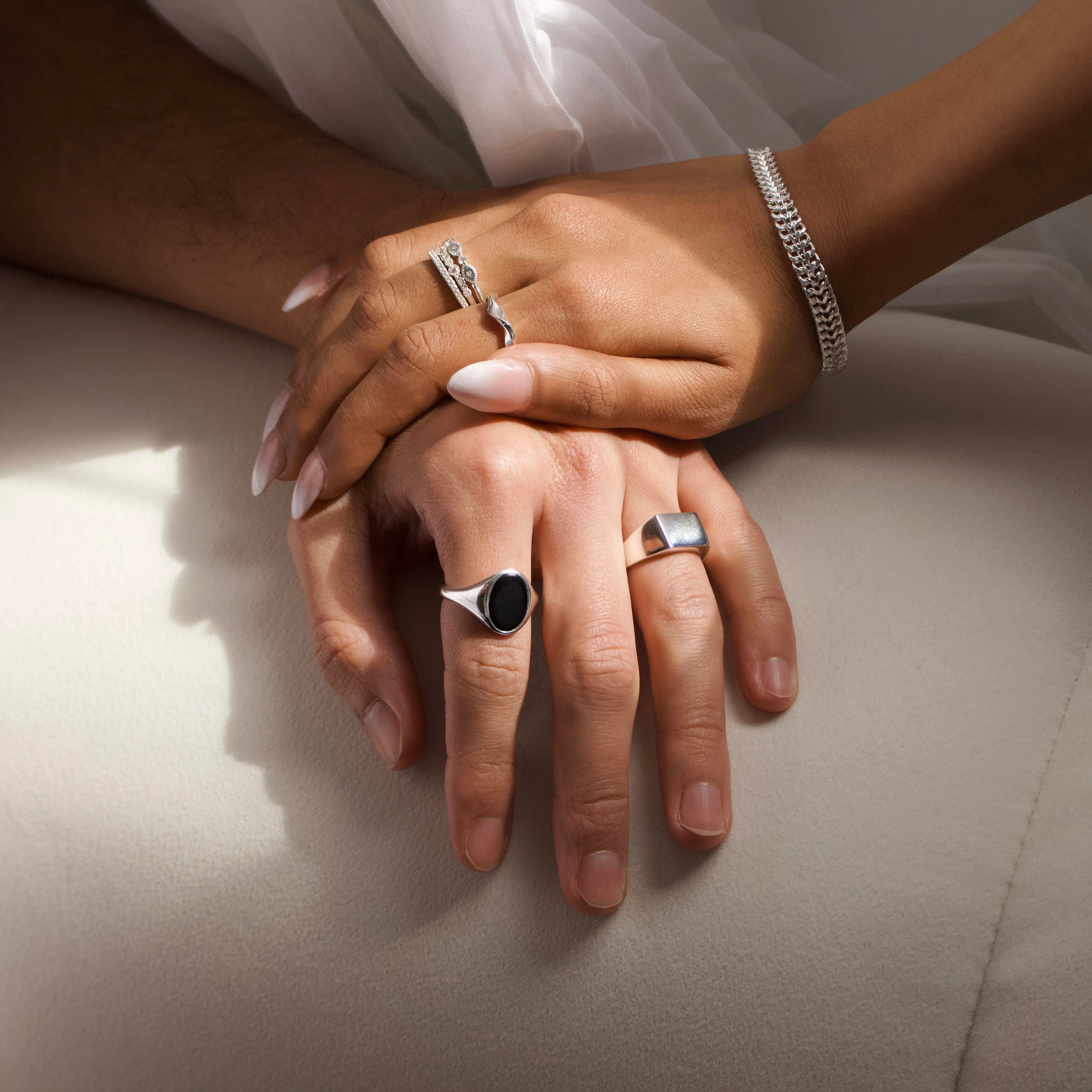 Onyx Oval Signet Ring for Men - Classic & Elegant Jewelry for Everyday Wear, Gifts & Special Occasions