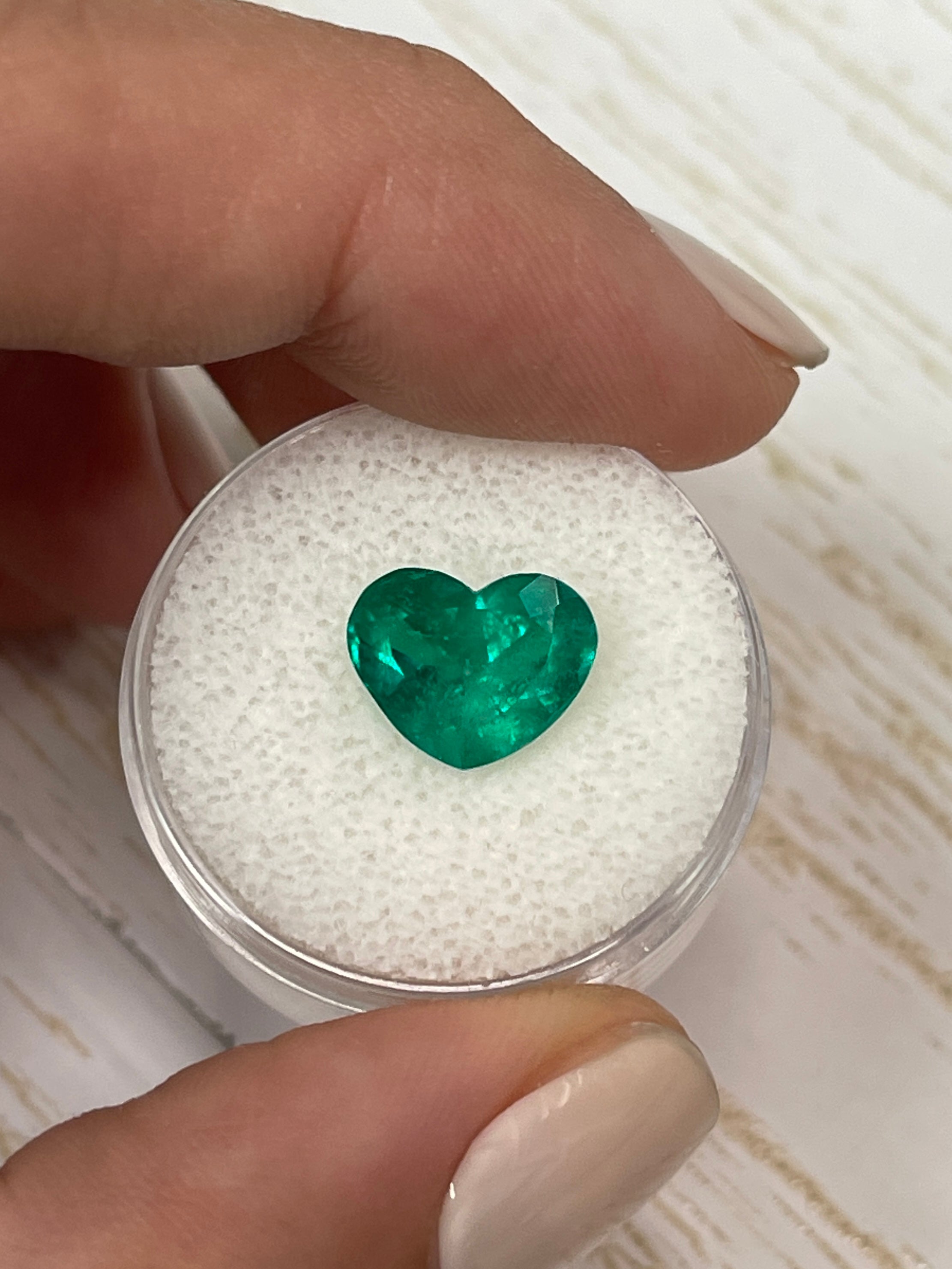 3.35 Carat 11x9mm Certified Vivid Muzo Green Natural Colombian Emerald Heart Cut Gemstone for Engagement Rings & Fine Jewelry