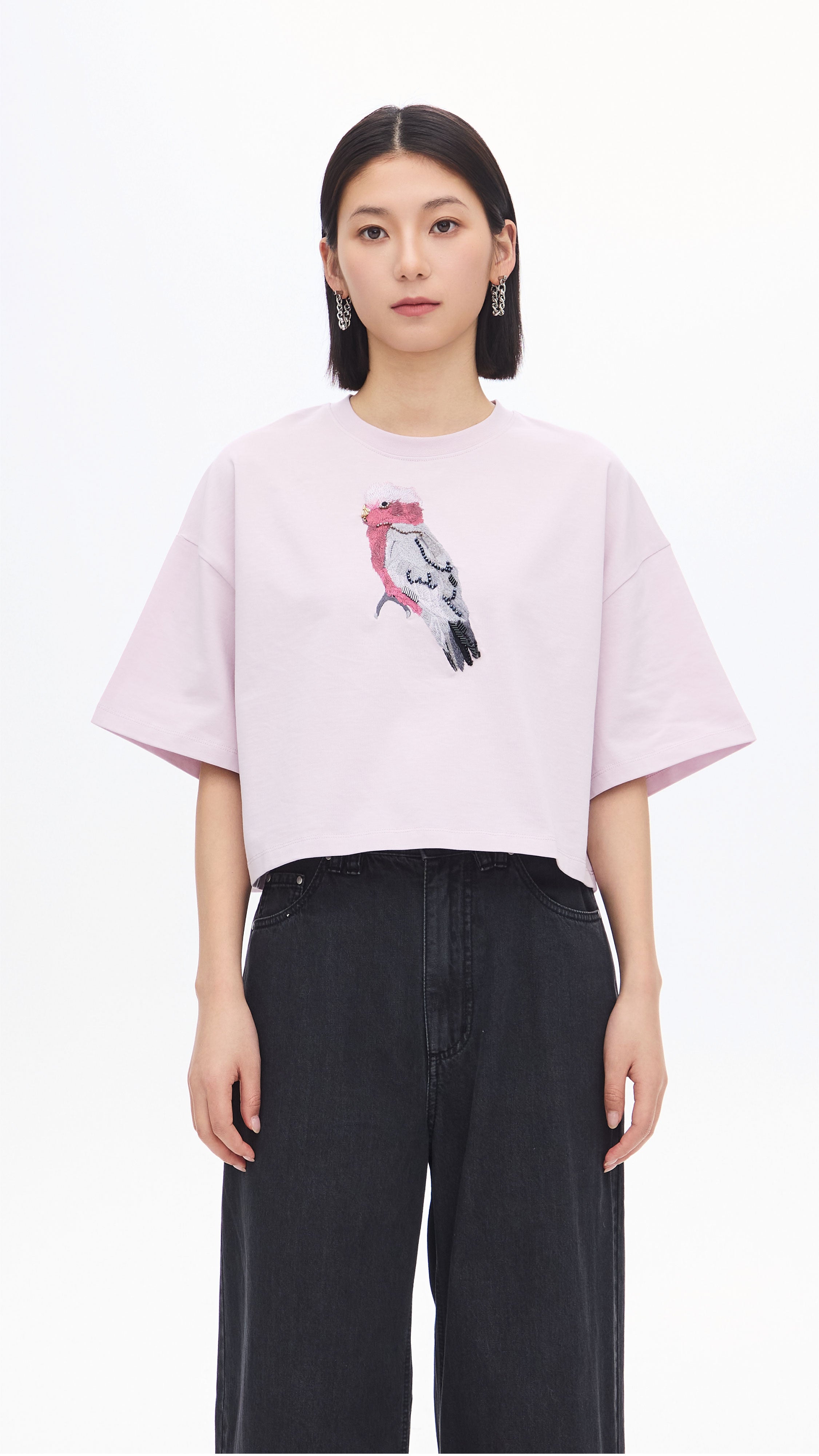 Trendy Cropped Parrot Graphic Embroidery T-Shirt for Women | Cute Animal Print Casual Top | Perfect for Summer Outfits & Beach Vacations
