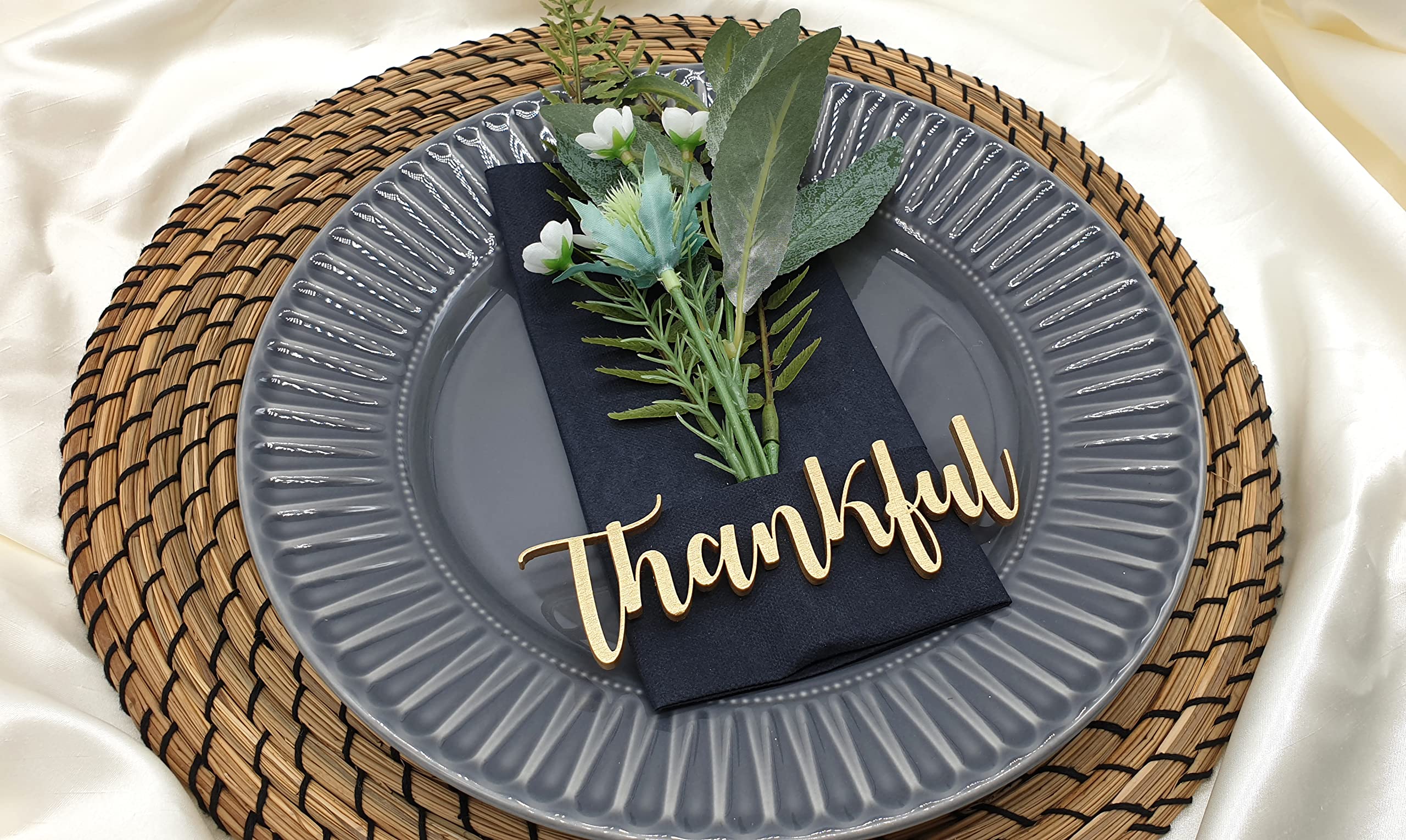 Custom Thankful Place Cards for Christmas & Fall - Personalized Dinner Table Decor with Thankful, Blessed, Grateful Designs - Perfect for Holiday Gatherings & Family Dinners