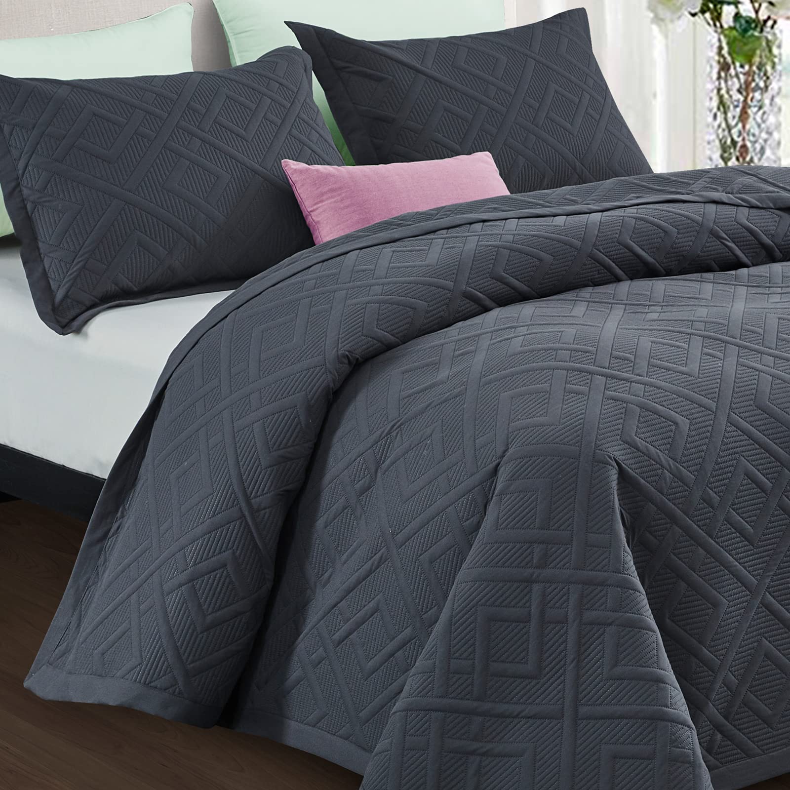 CHIXIN King Size Quilt Set - Modern Geometric Pattern Lightweight Bedspread | Ultrasonic Quilting Reversible Coverlet | 3-Piece All Season Bedding in Dark Grey | Perfect for Master Bedroom, Guest Room & Dorm Decor