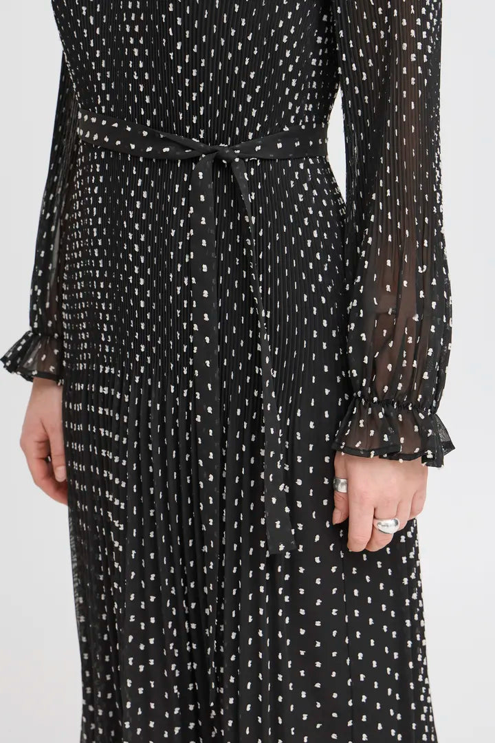 Stylish Nelly Dress in Black & White - Perfect for Casual Outings, Office Wear & Evening Events