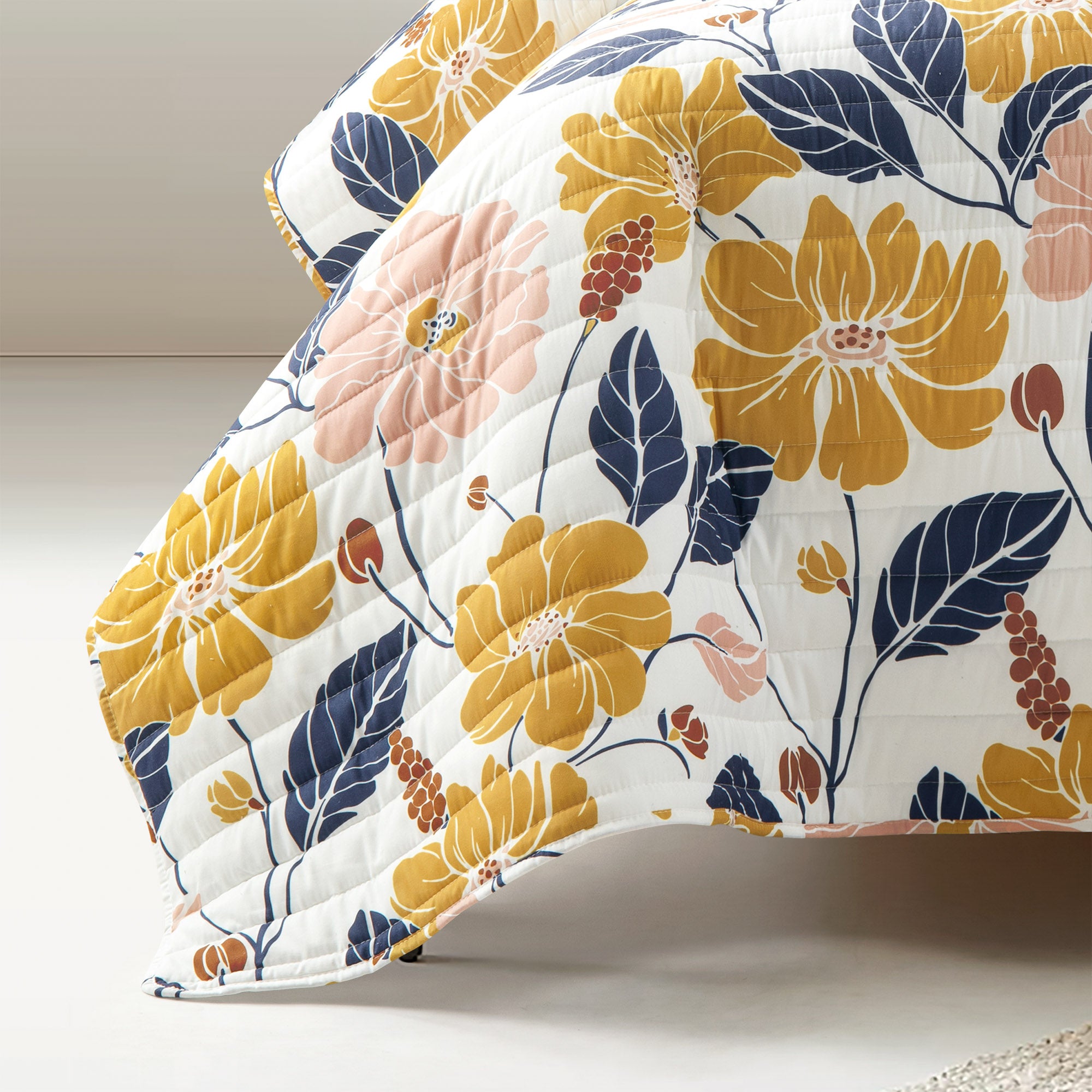 Lucia Abstract Floral Cotton Quilt Set - Queen Size Bedding with Matching Pillow Shams - Soft & Breathable Comforter Cover for Cozy Bedroom Decor