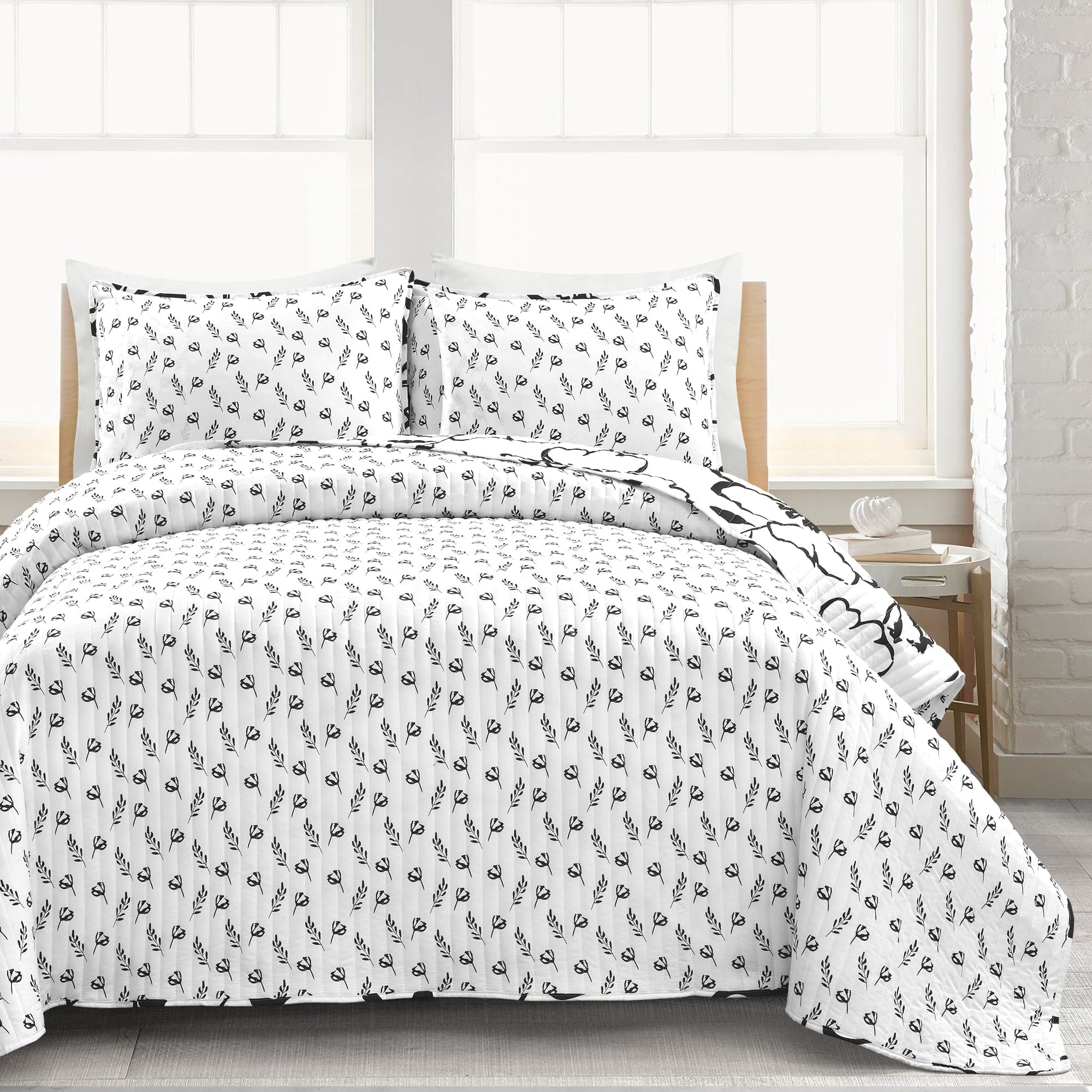 Scandinavian Floral Quilt 3 Piece Set - Soft Cotton Bedding Set with Duvet Cover, Pillow Shams & Sheet - Perfect for Master Bedroom, Guest Room & Cozy Home Decor