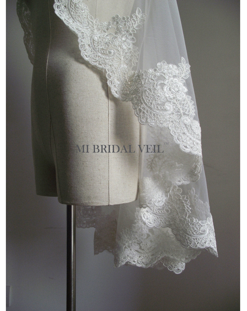 Elegant Mantilla Lace Veil with Rose Design - Fingertip Length Bridal Wedding Veil for Church Ceremony & Romantic Photos