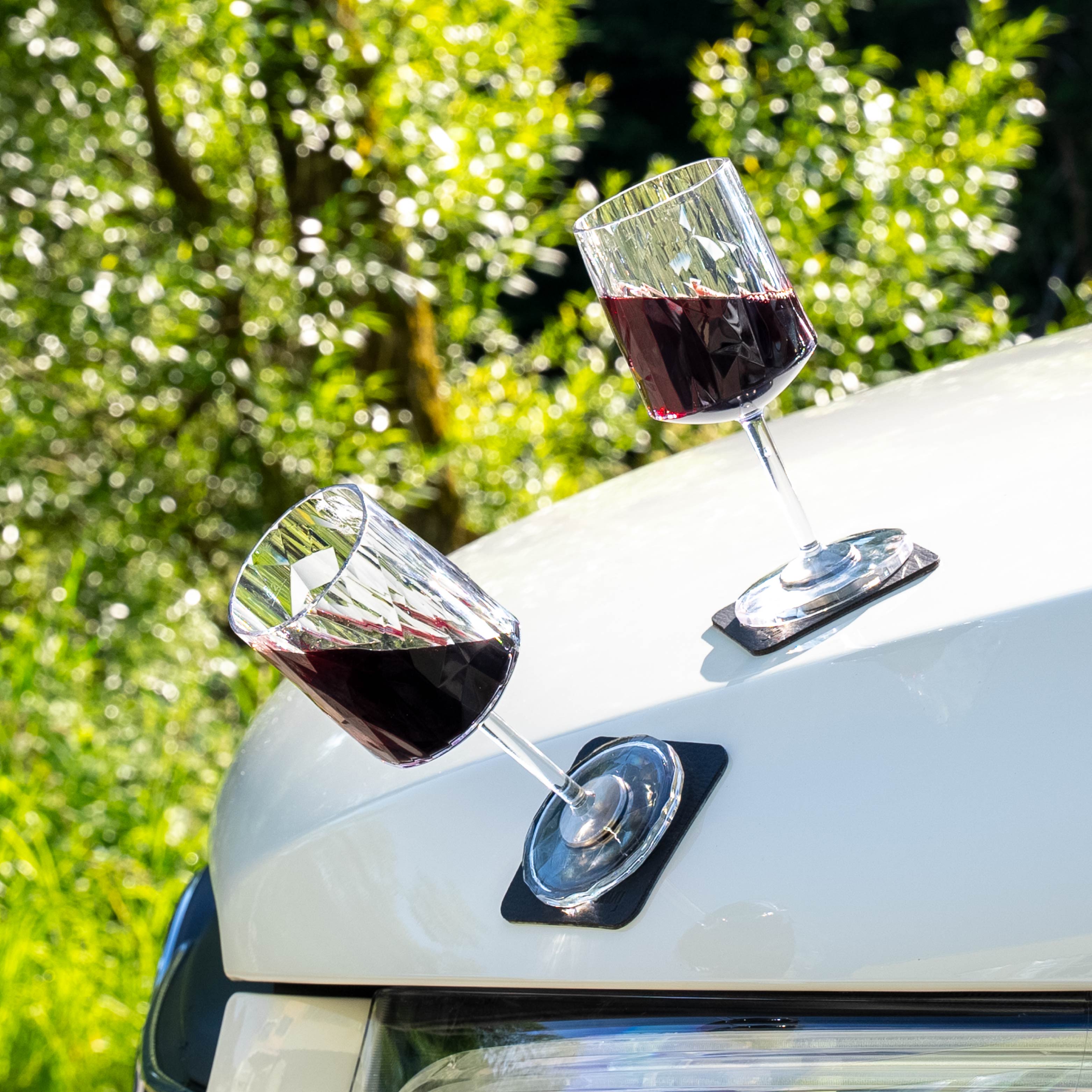 Premium Plastic Wine Glasses with Magnetic Base - 0.2L (6.8oz) Shatterproof Stemware for Outdoor Parties, Picnics & Poolside Drinks