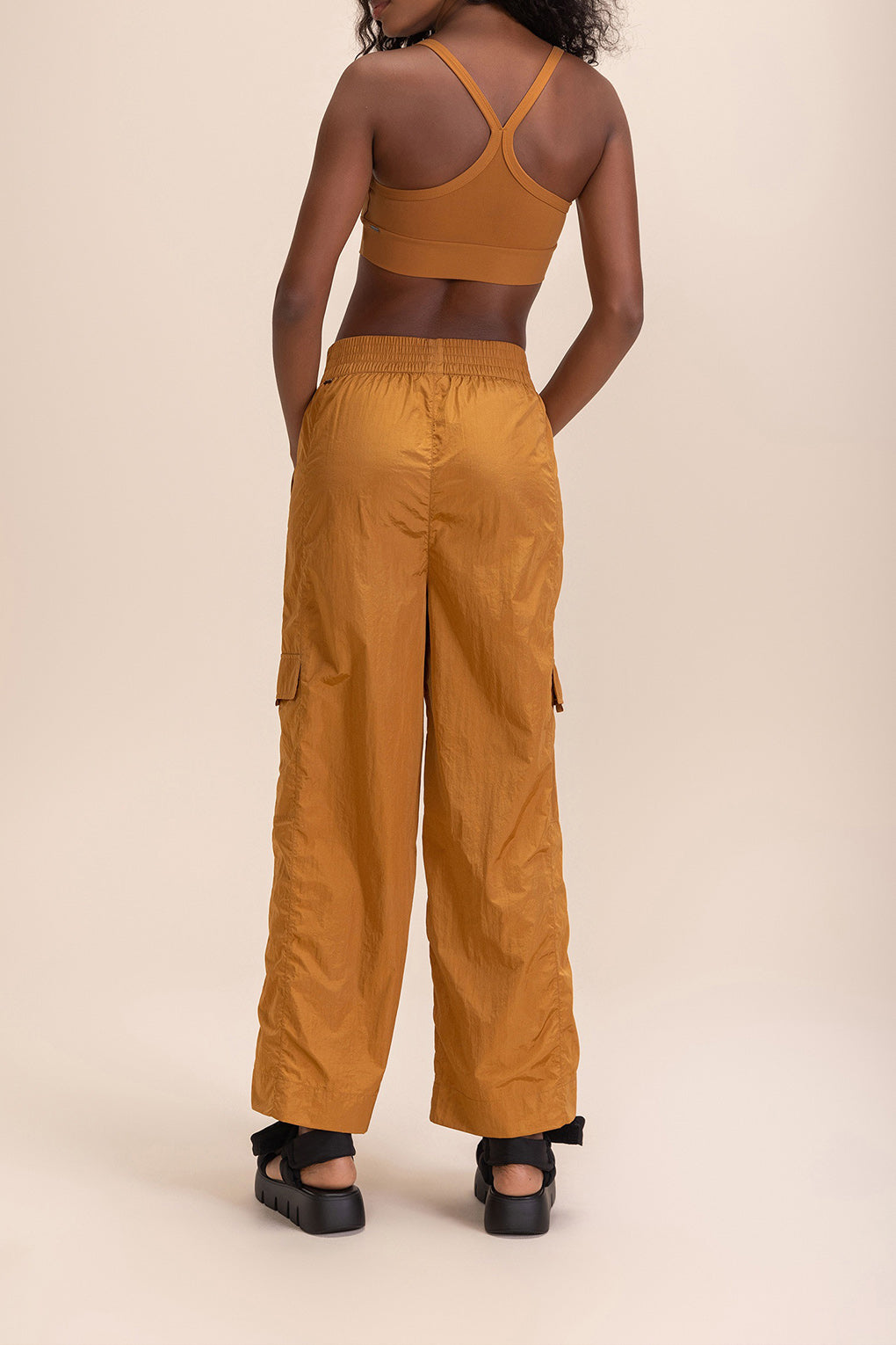 Stylish Nylon Street Pants for Men & Women - Lightweight, Durable & Comfortable Urban Fashion - Perfect for Casual Wear, Travel & Outdoor Activities