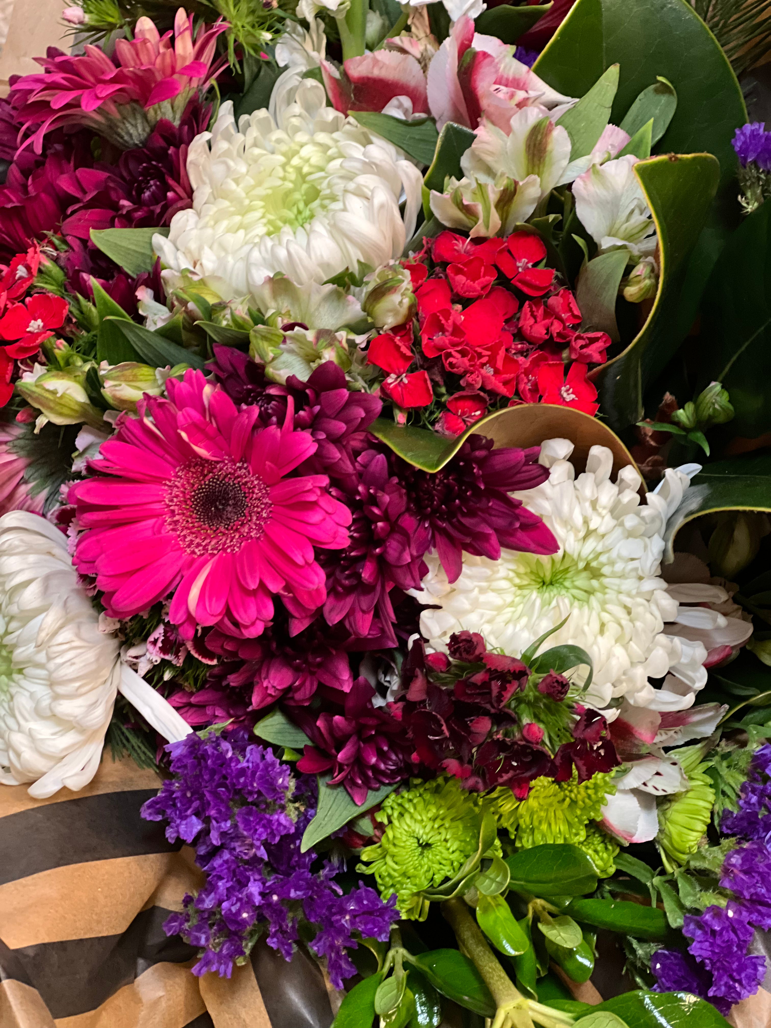 Signature Bouquet - Premium Handcrafted Floral Arrangement for Weddings, Anniversaries & Special Occasions | Perfect Gift for Loved Ones
