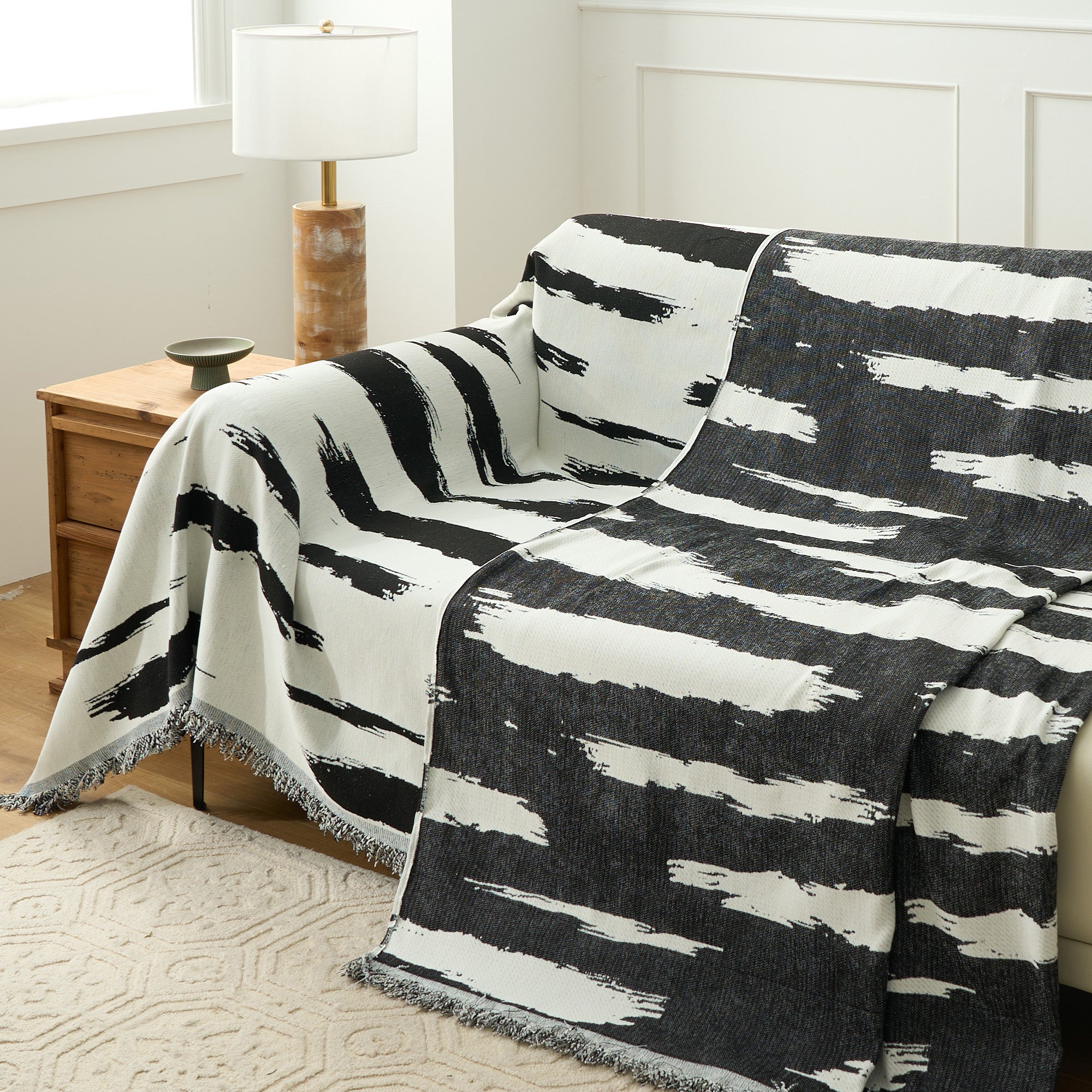 Stylish Striped Monochrome Sofa Cover - Modern Chic Couch Slipcover for Living Room Decor - Perfect for Home, Apartment & Office Use