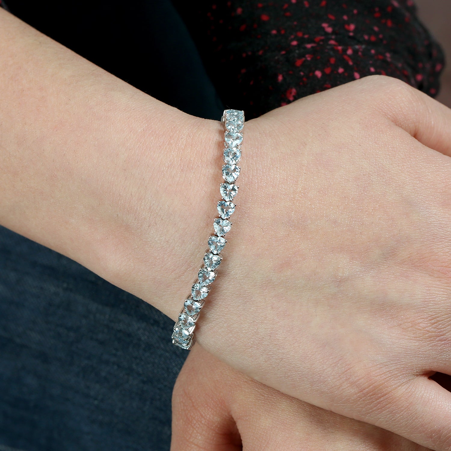 18K White Gold Heart Shaped Aquamarine Bracelet - Elegant Jewelry Gift for Women, Anniversary, Birthday & Valentine's Day - Perfect for Romantic Occasions & Special Celebrations