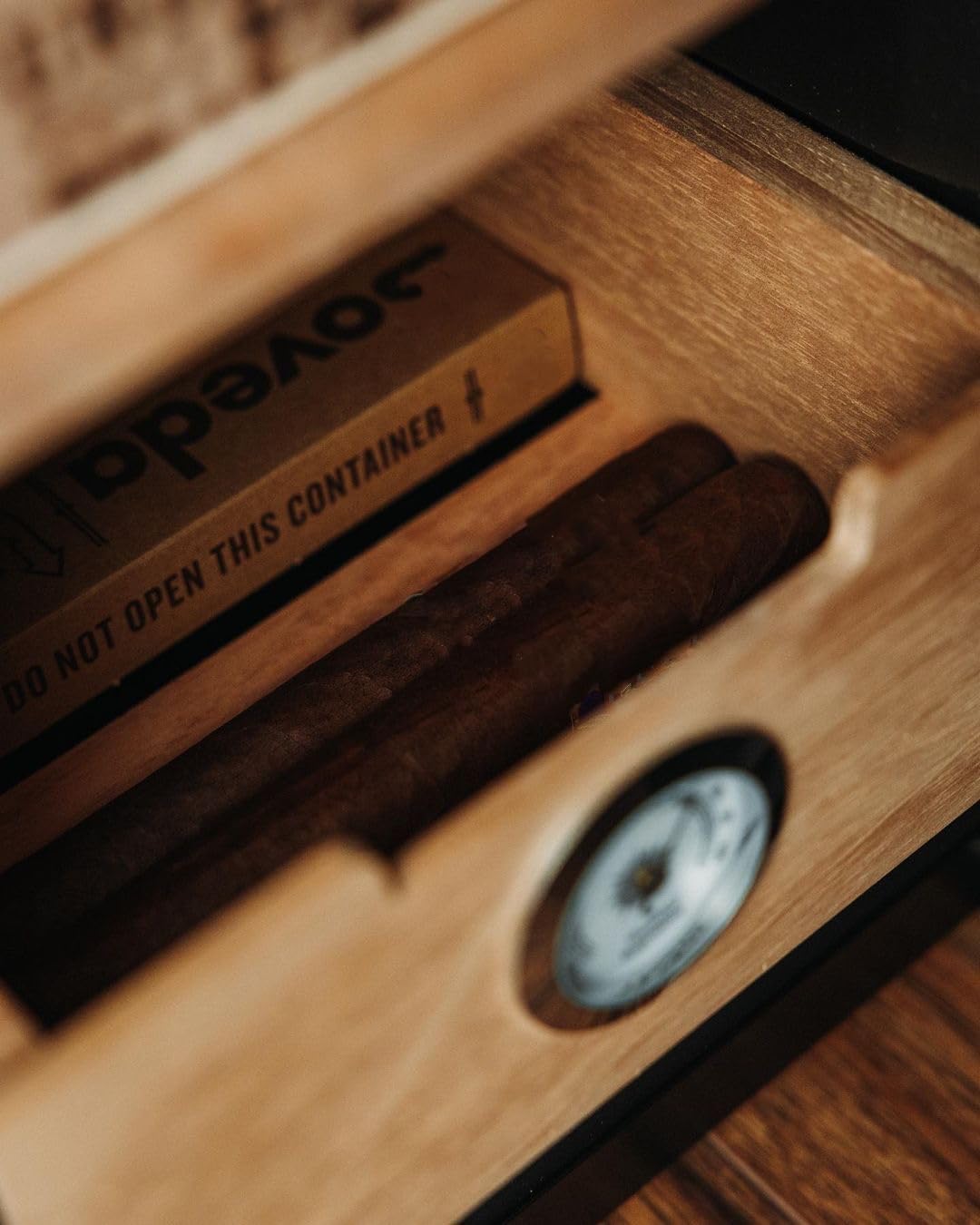 KingChii 16L Electric Cigar Humidor with Digital Temperature & Humidity Control System, Spanish Cedar Wood Shelves & Hygrometer - 2 Layer 100 Cigar Capacity - Perfect for Home, Office, or Man Cave - Ideal Father's Day Gift for Men