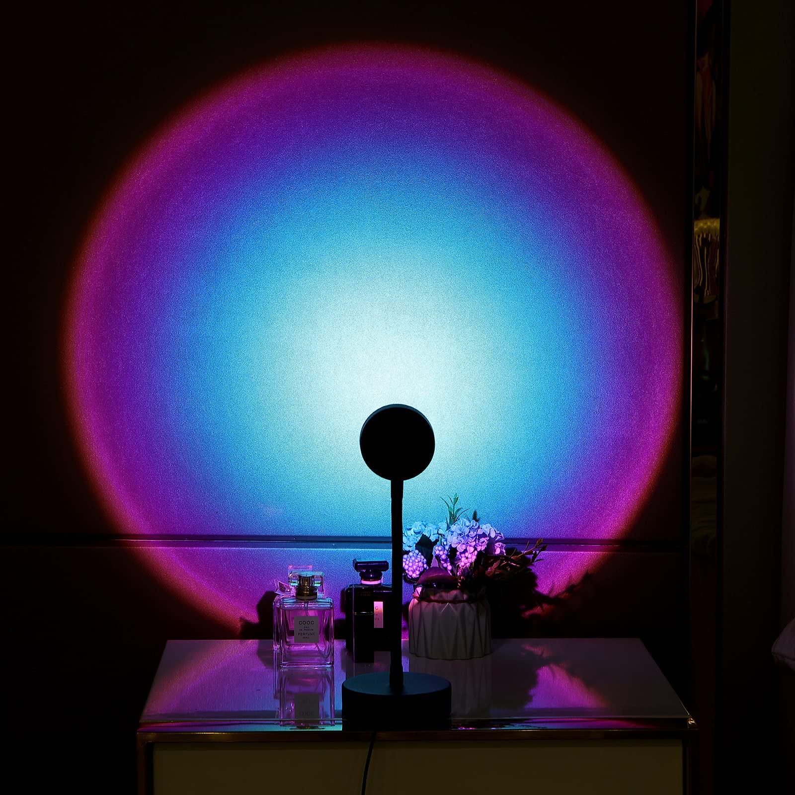 Rainbow Projector Lamp with 360° Rotating Sunset Light - USB Powered LED Night Light for Bedroom Decor, Romantic Ambiance, Family Gatherings & Relaxation - Perfect for Mood Lighting and Home Decoration