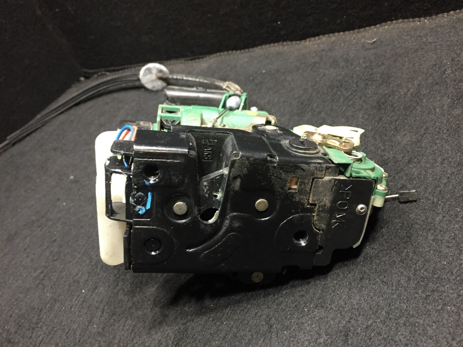 02 03 04 05 Volkswagen Passat Rear Right Door Lock Latch Actuator OEM D23 - Replacement Car Part for Smooth Door Operation & Enhanced Security