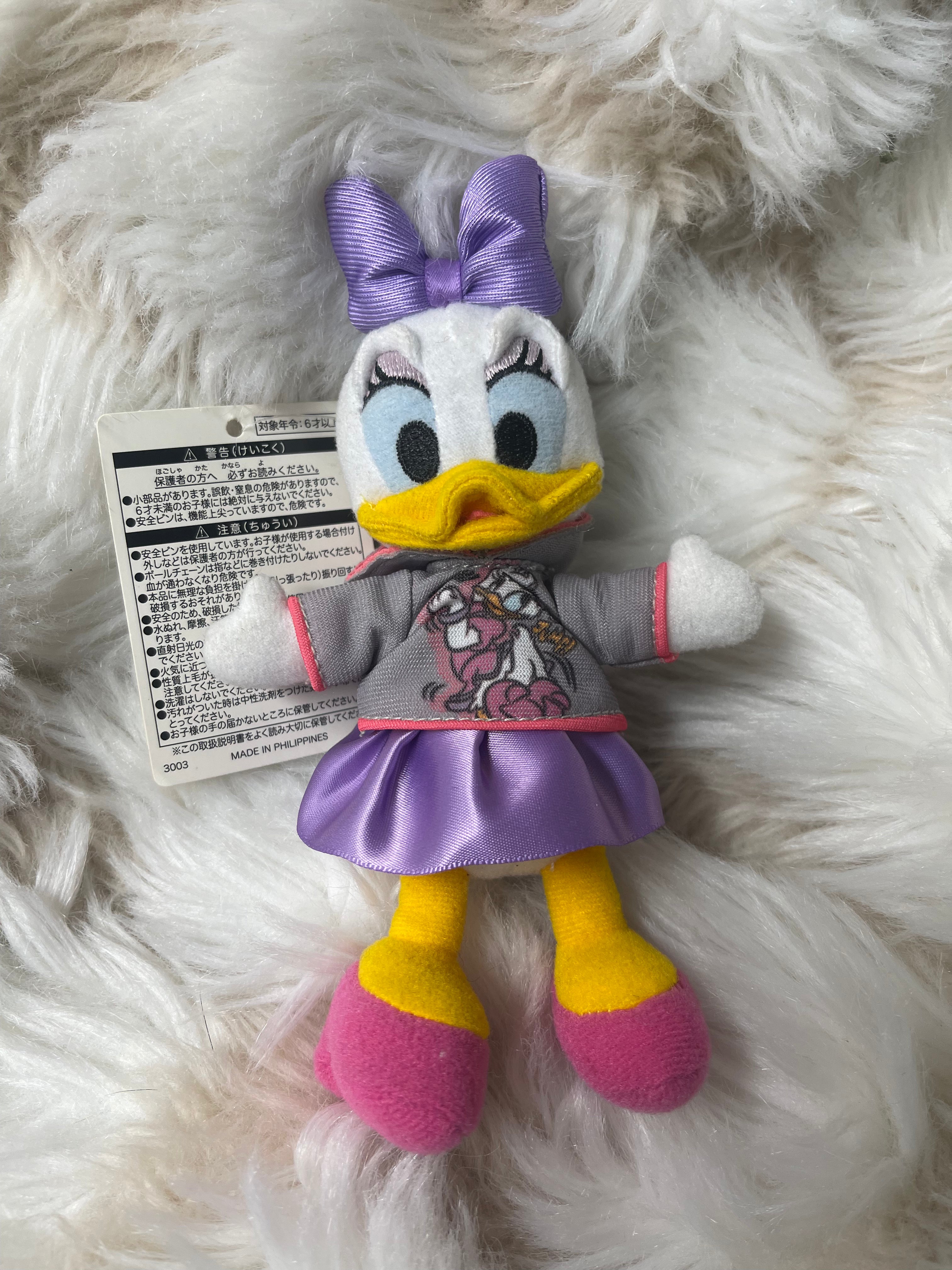 Tokyo Disney Daisy Duck Plush Keychain - Cute Jumping Daisy Duck Badge for Bags, Backpacks & Gifts | Disney Fan Collectible & Kawaii Accessory